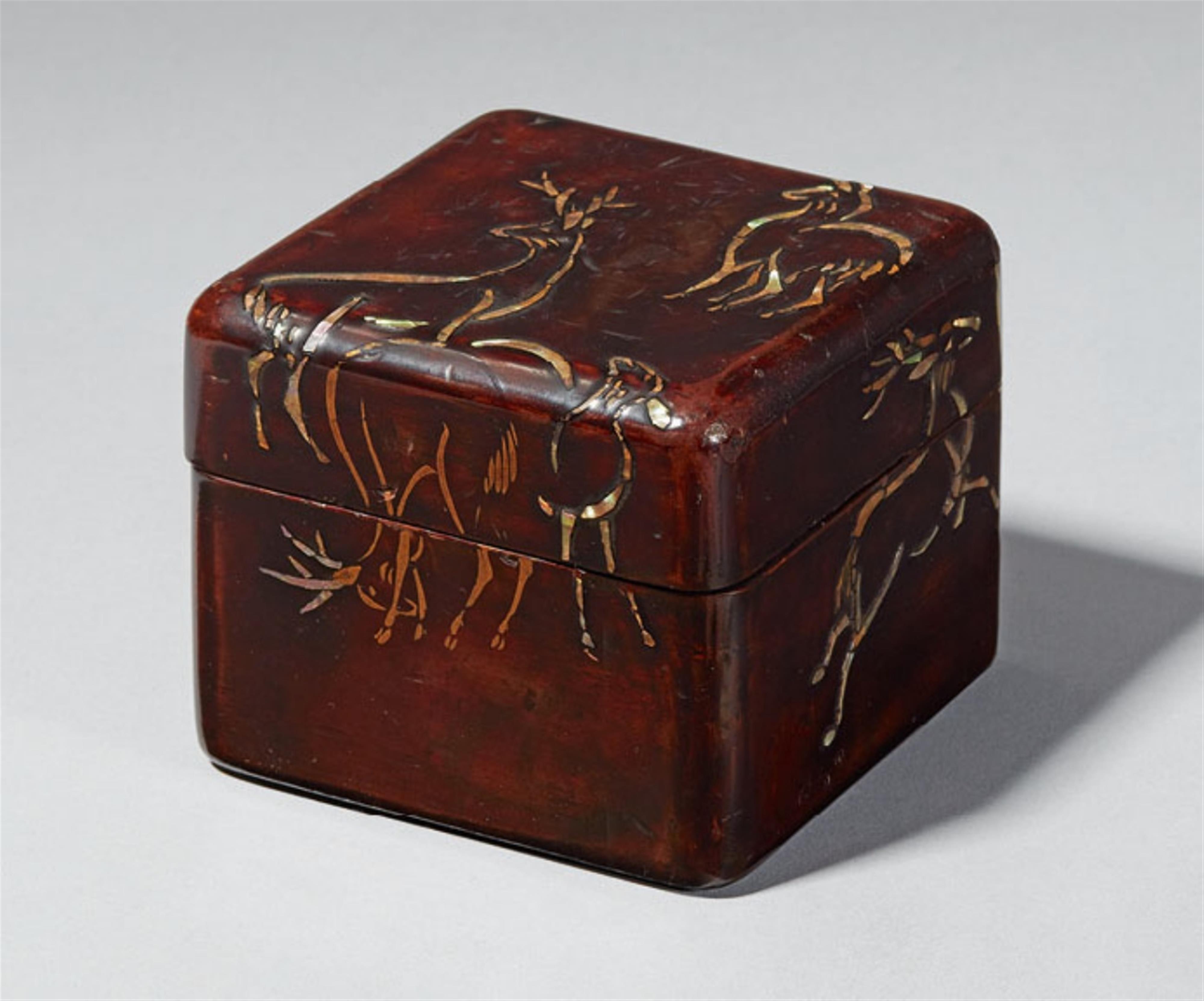 A Rinpa-style lacquer box. 18th century - image-1