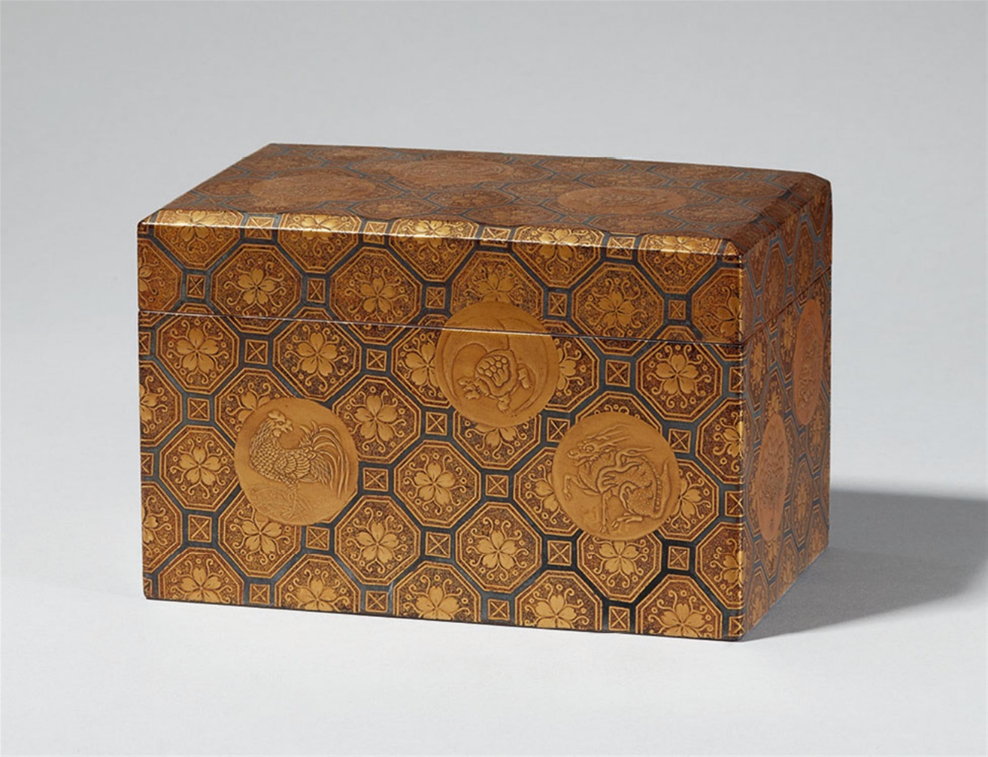 A makie lacquer box. 19th century - image-1