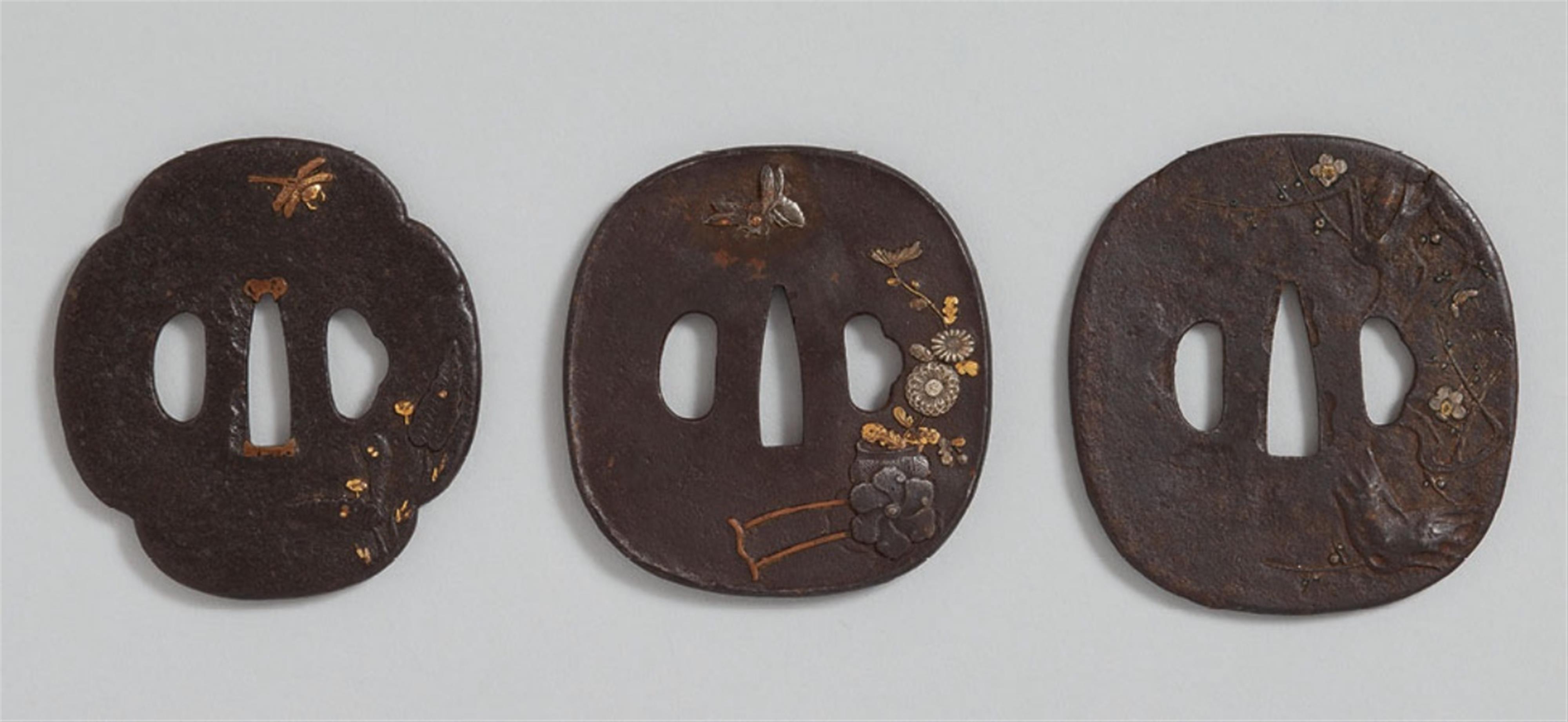 Drei tsuba. Eisen. 18./19. Jh. - image-1