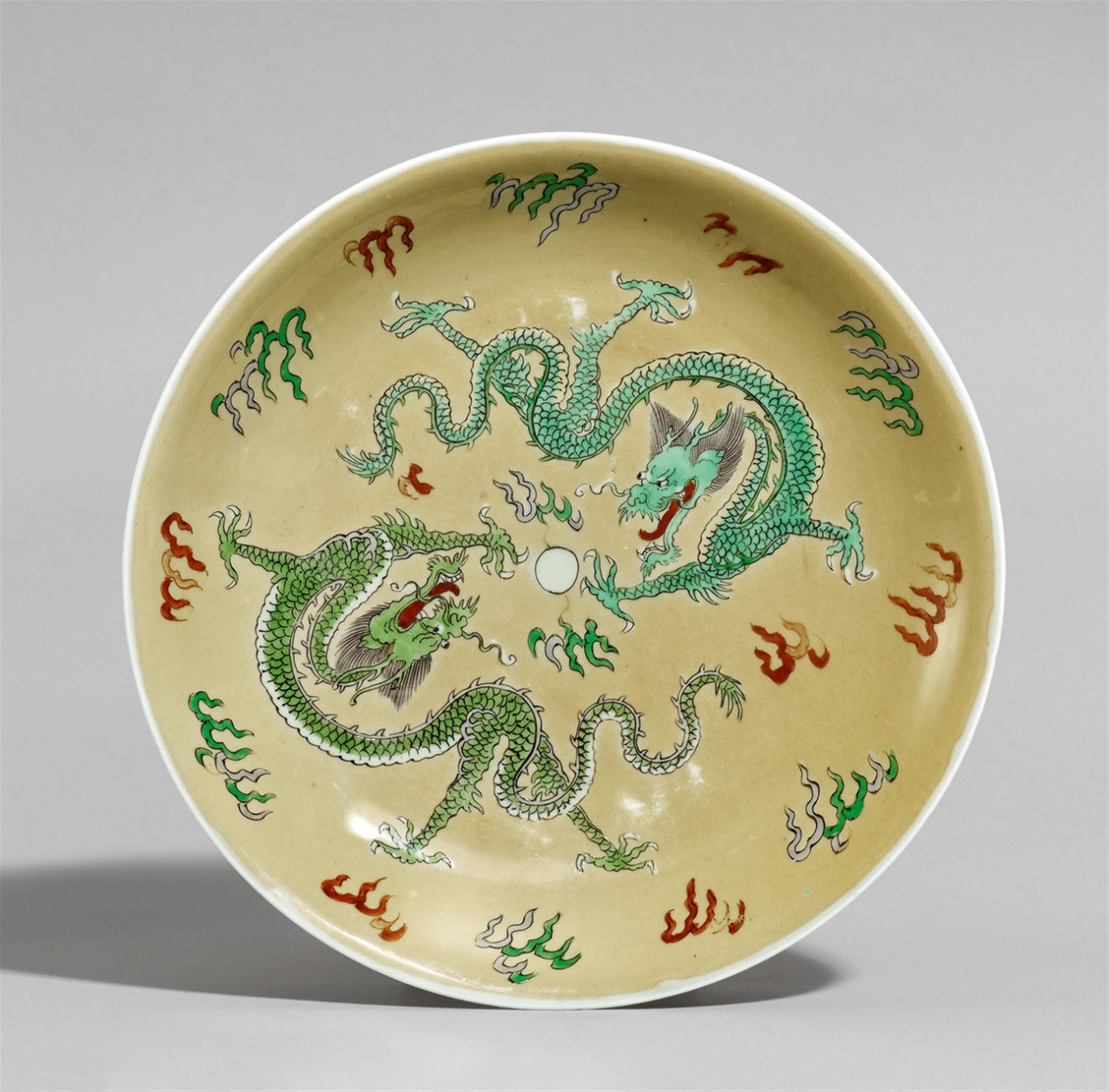 Famille verte-Schale mit café au lait-farbenem Grund. Kangxi-Periode (1662-1722) - image-1