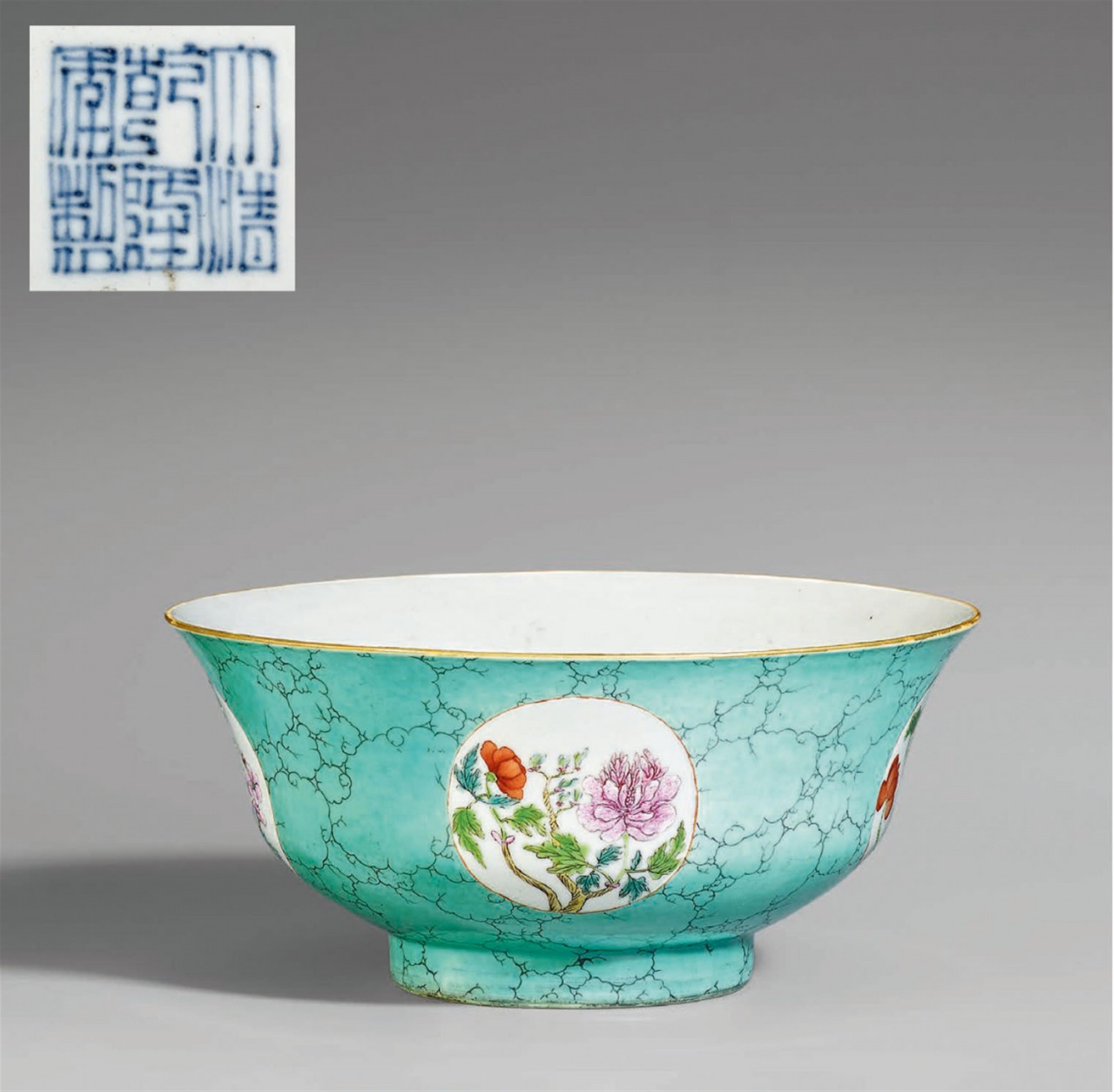 A famille rose bowl. Qianlong period (1735-1796) - image-1