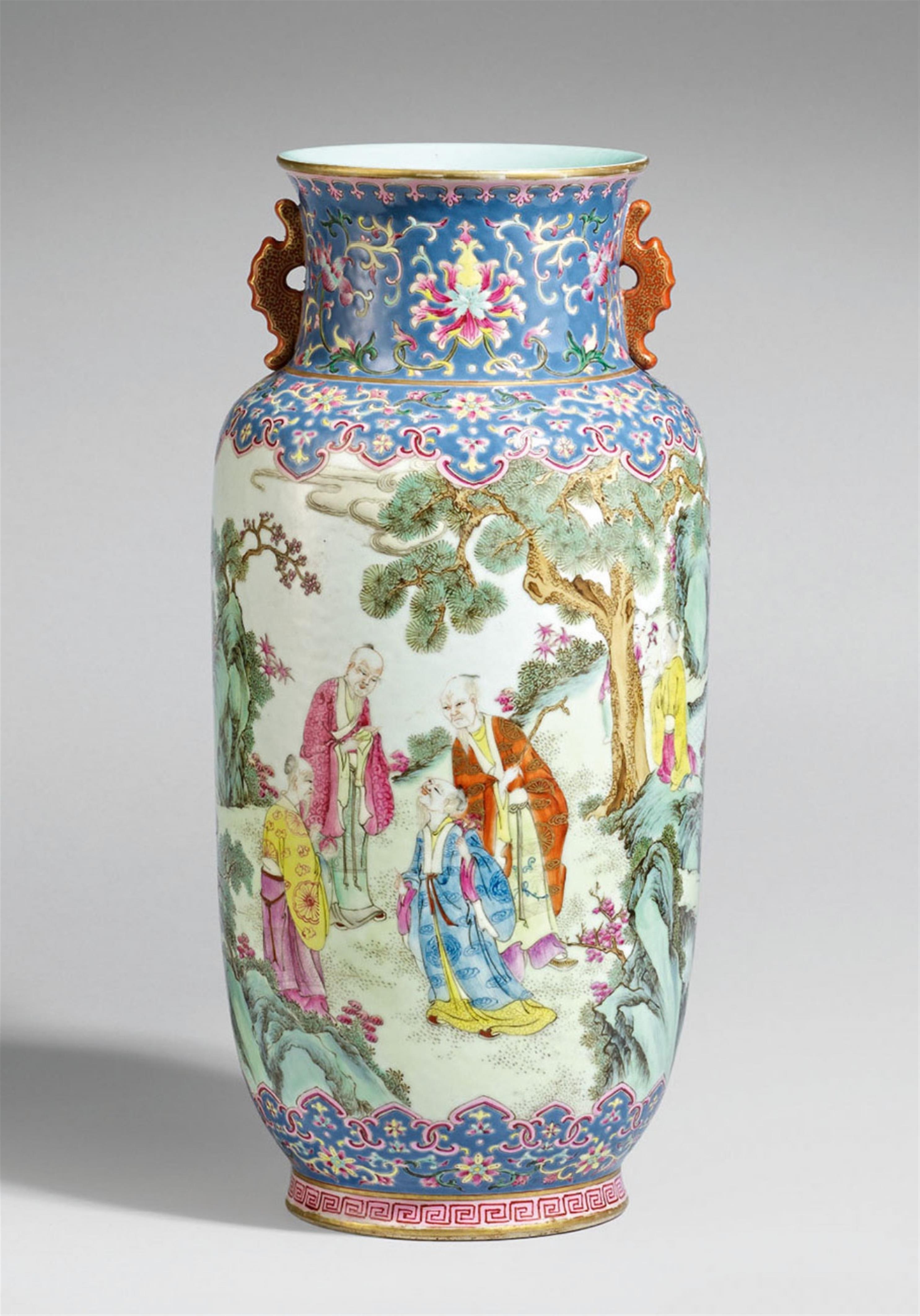 A famille rose Eight Immortals lantern-shaped vase. 19th/20th century - image-1