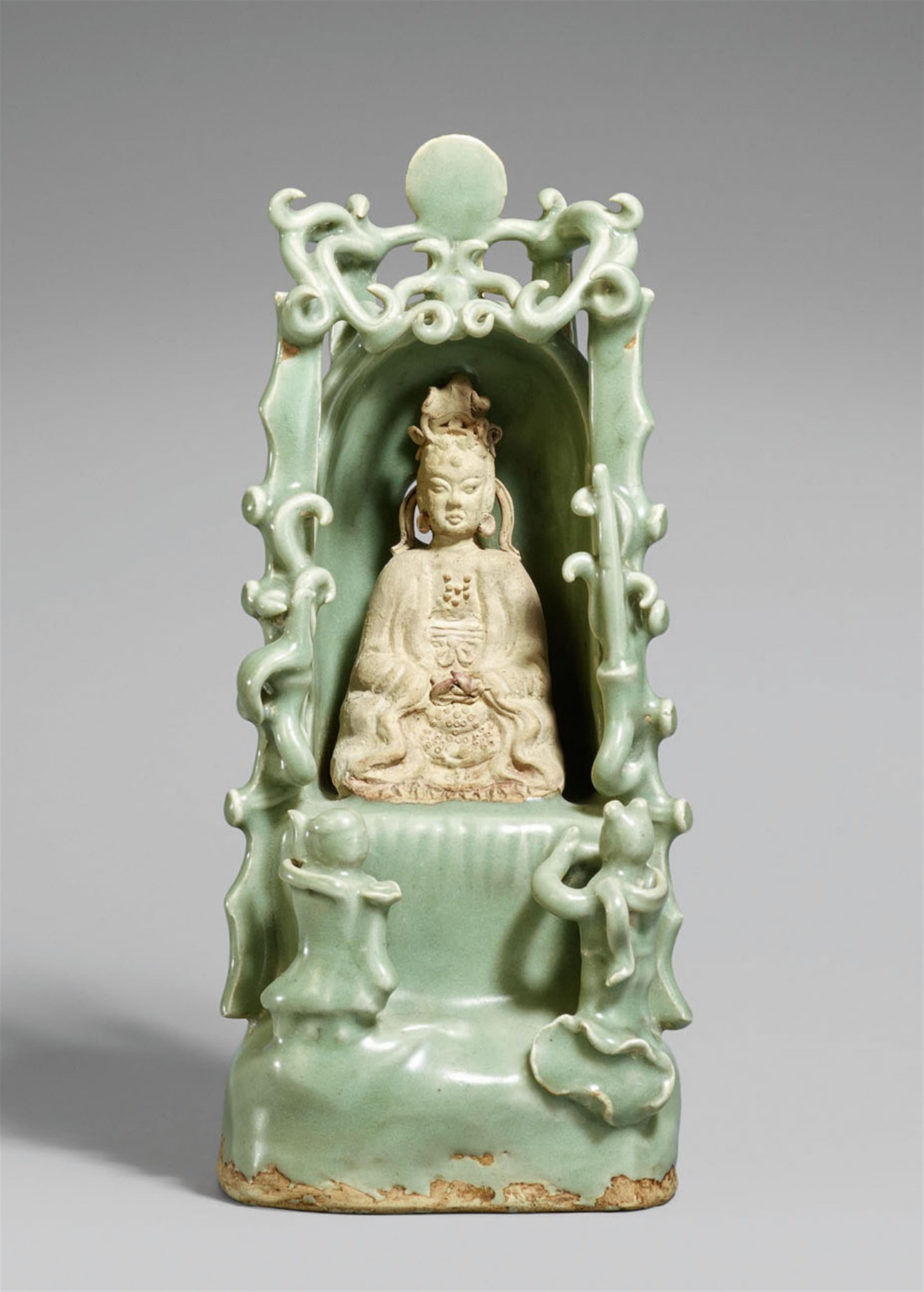 Seladon-Schrein mit Guanyin. Longquan. Ming-Zeit (1368-1644) - image-1