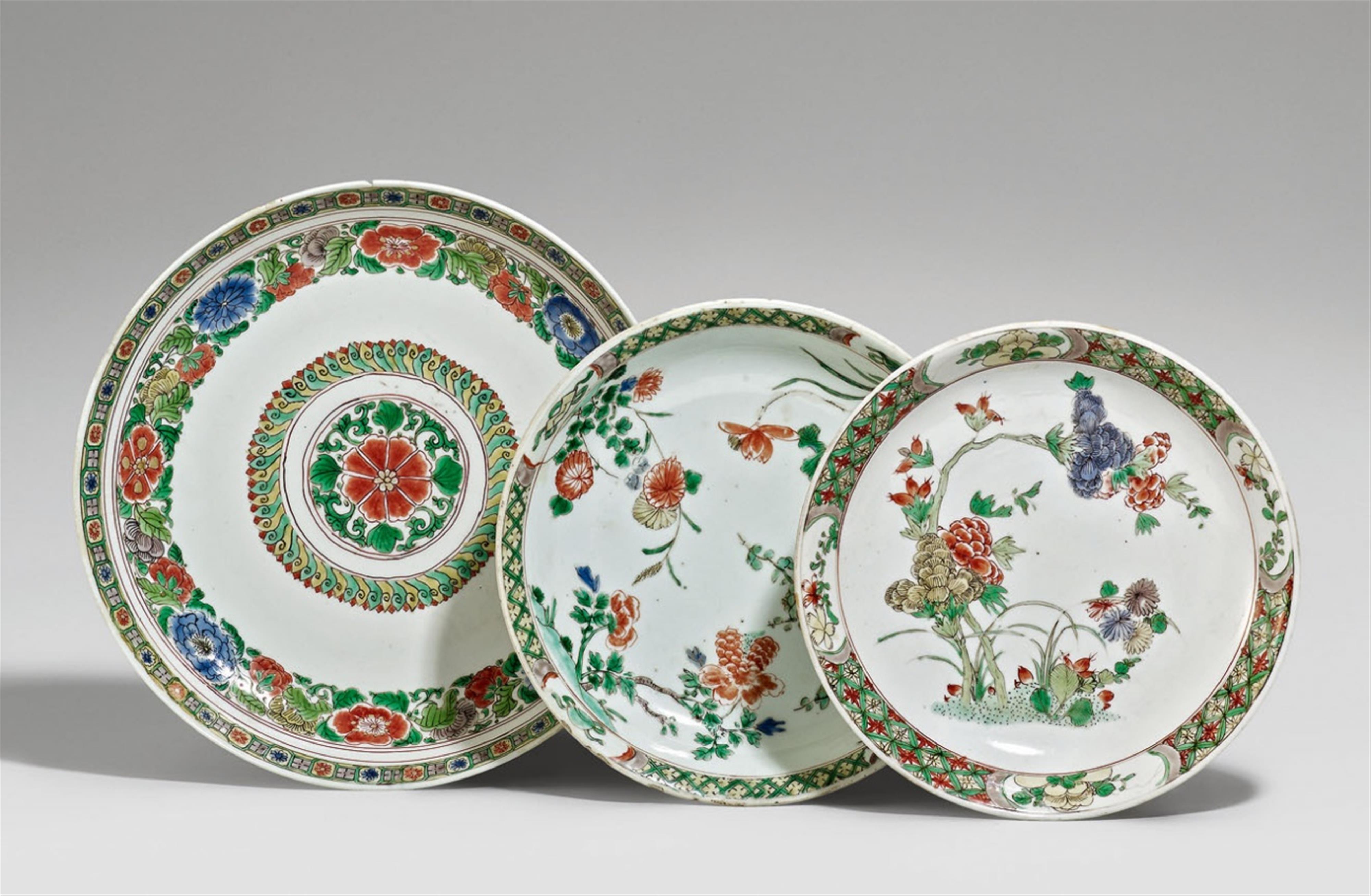 Drei flache famille verte-Schalen. Kangxi-Periode (1662-1722) - image-1