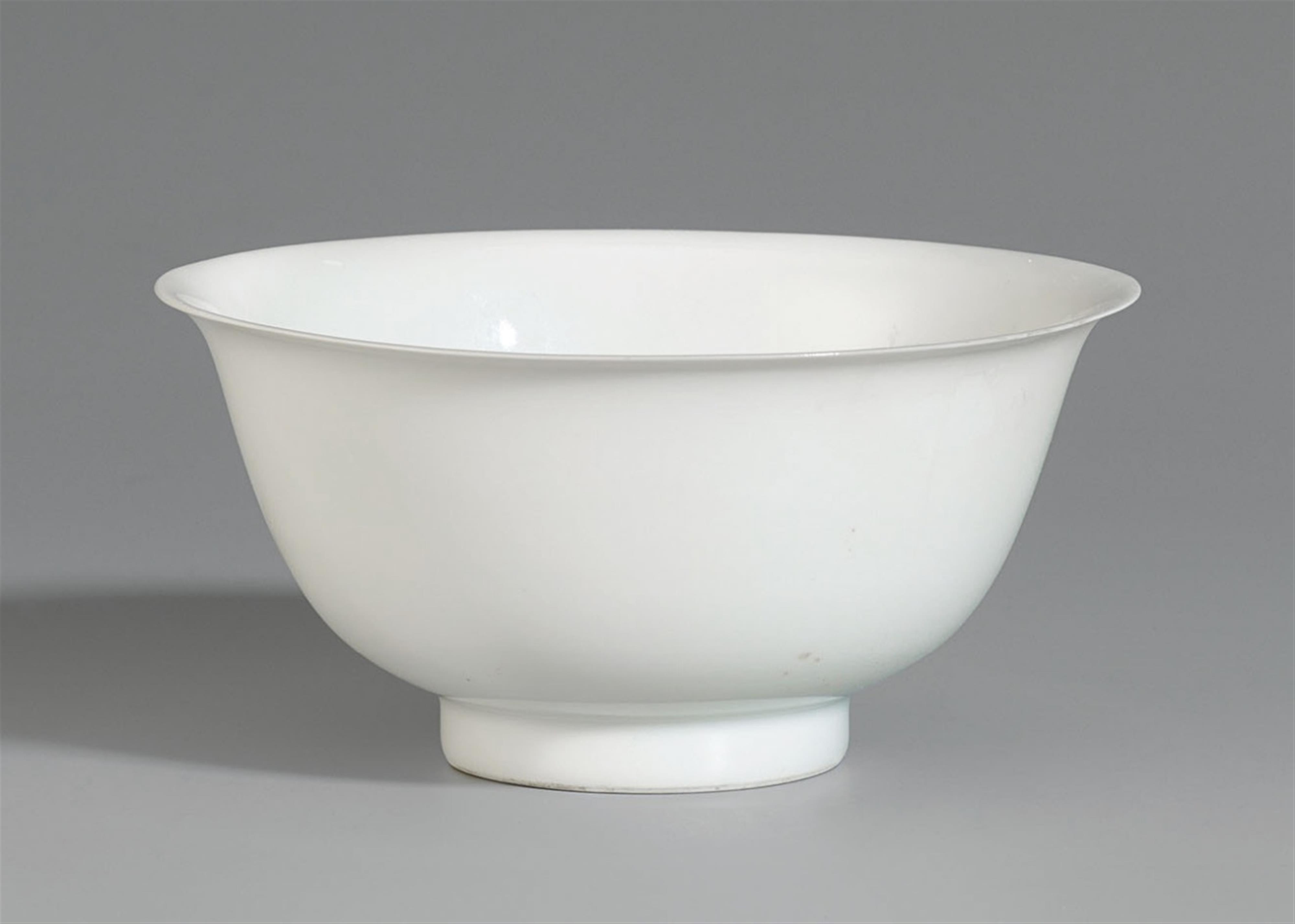 A white-glazed bowl. Kangxi period (1662-1722) - image-1