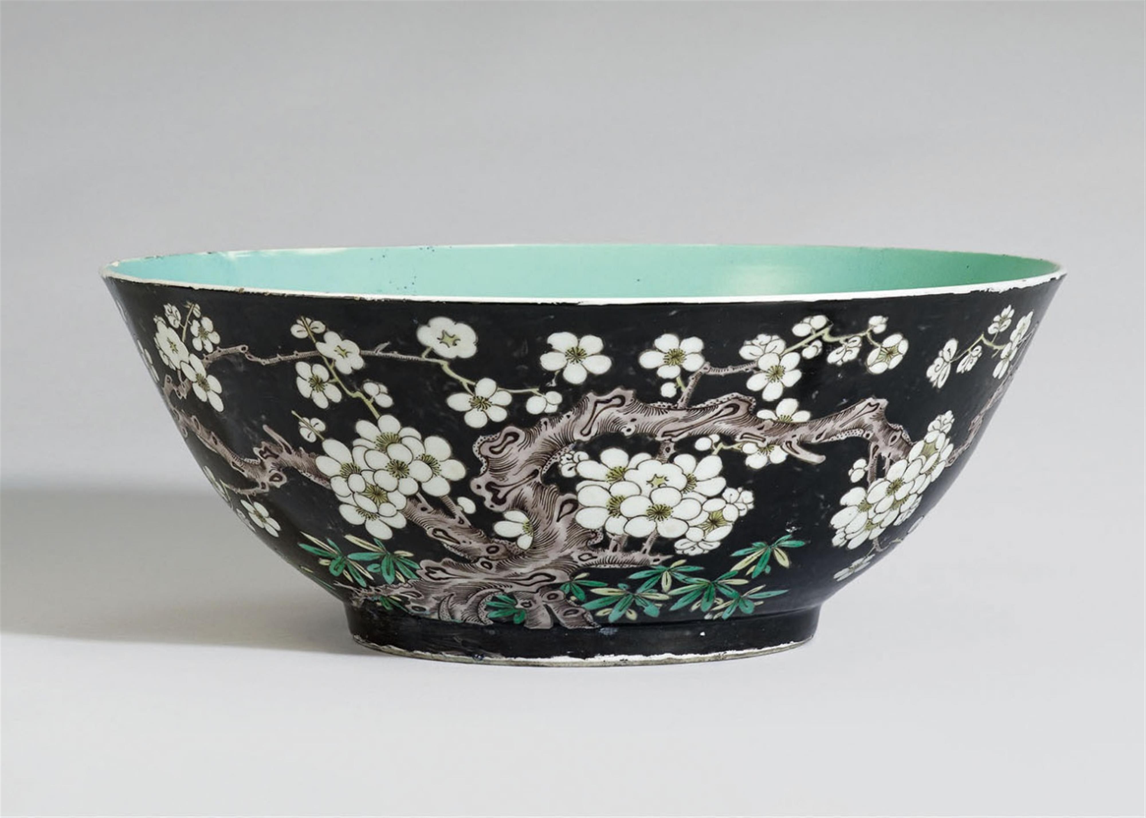 A large famille noire bowl. 19th century - image-1