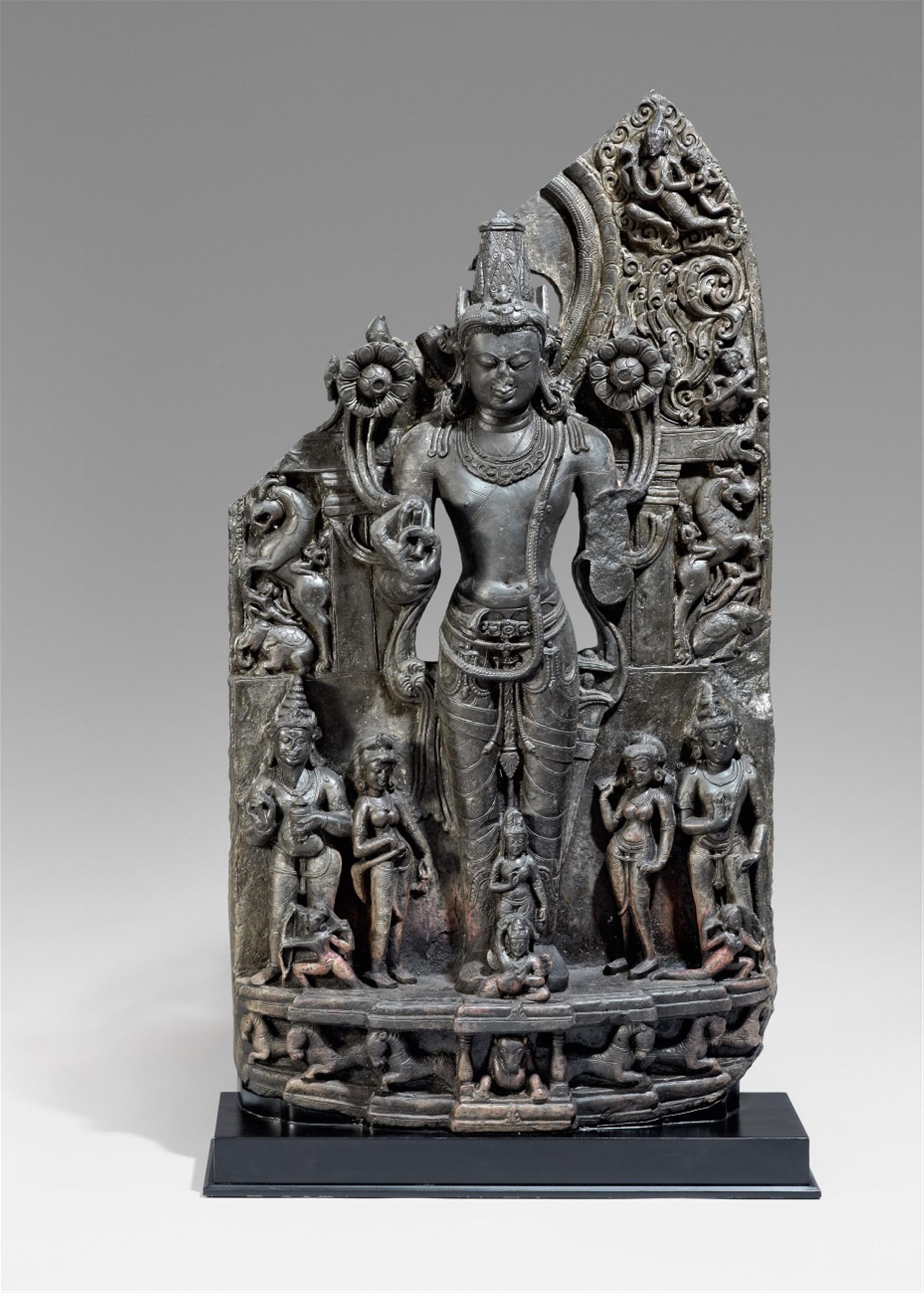 A Pala black stone stele of Surya. Northeastern India. 12th century - image-1