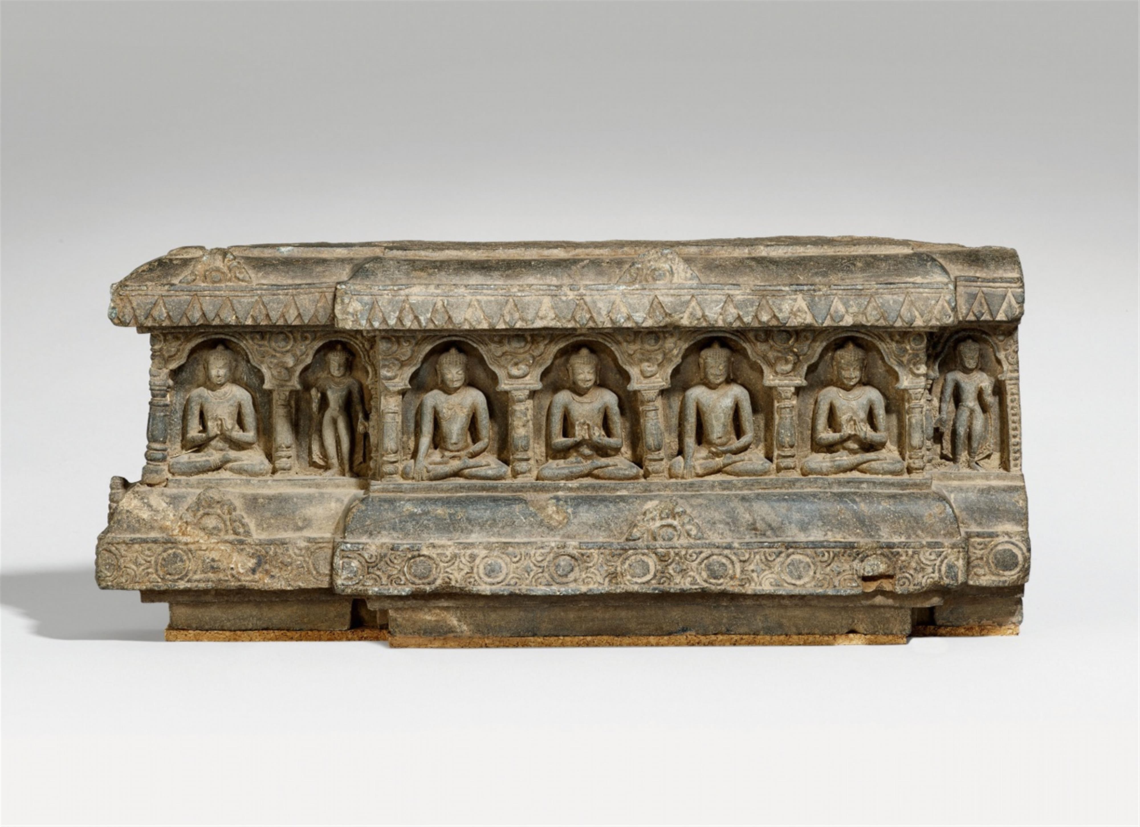 A Bihar phyllite frieze from a caitya pedestal. Northeastern India, Bihar. 11th century - image-1