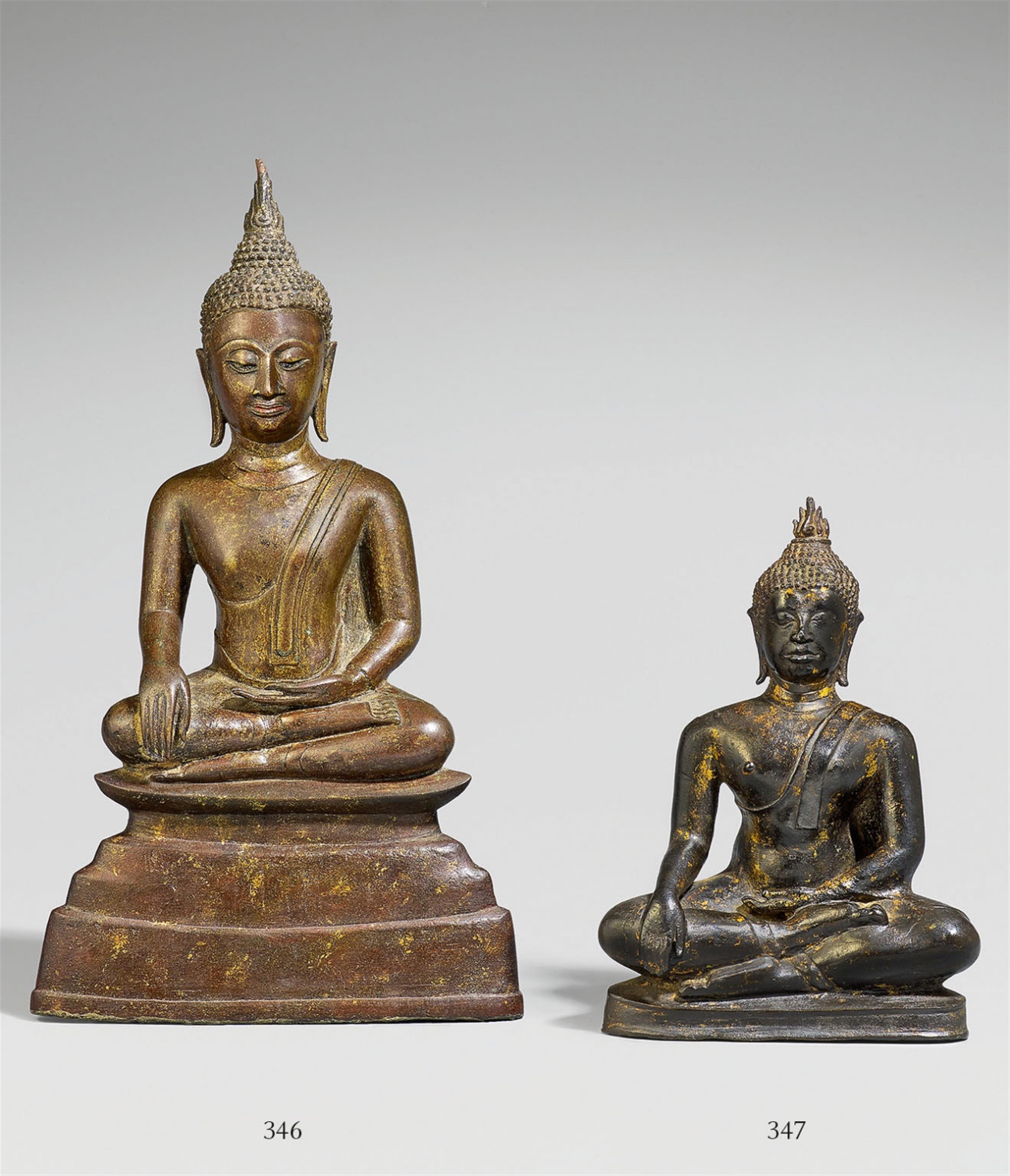 Buddha in maravijaya. Bronze, schwarz lackiert. Nord-Thailand. 15./16. Jh. - image-1