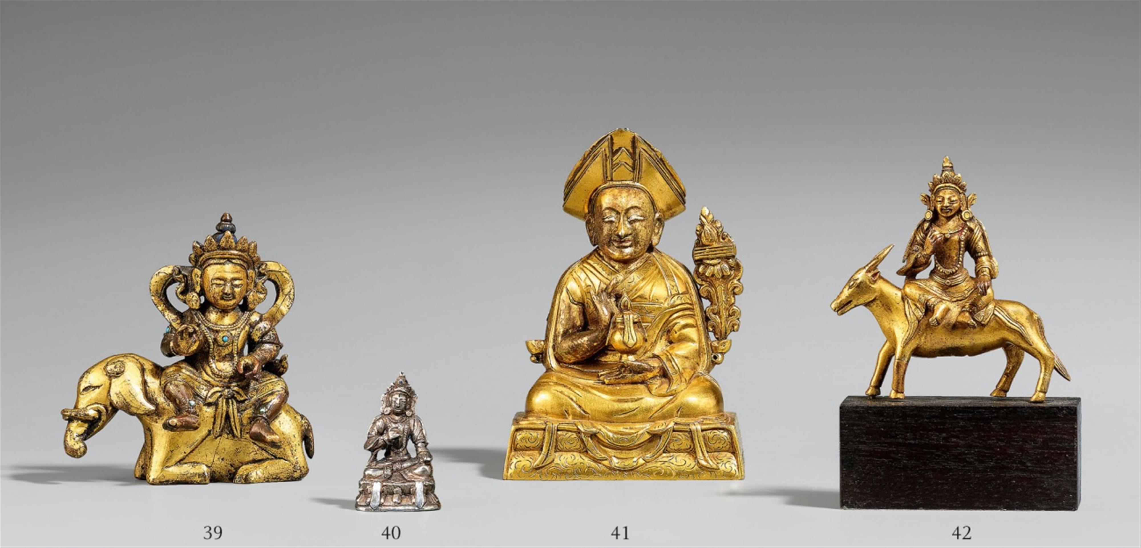 Miniaturfigur eines Bodhisattva. Silber, gefüllt. Sinotibetisch - image-1