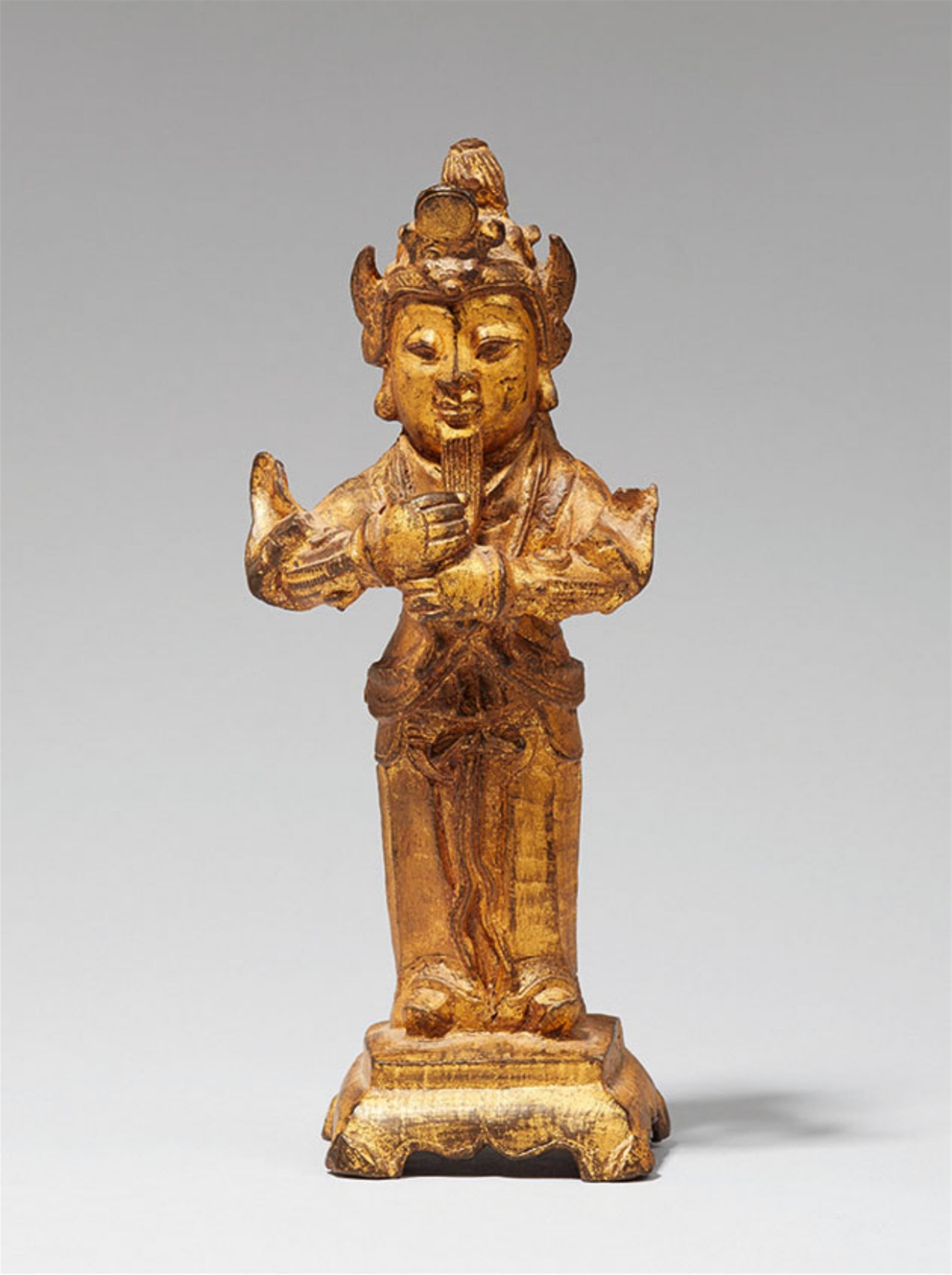 A gilded bronze figure of a guardian deity. Ming dynasty - image-1