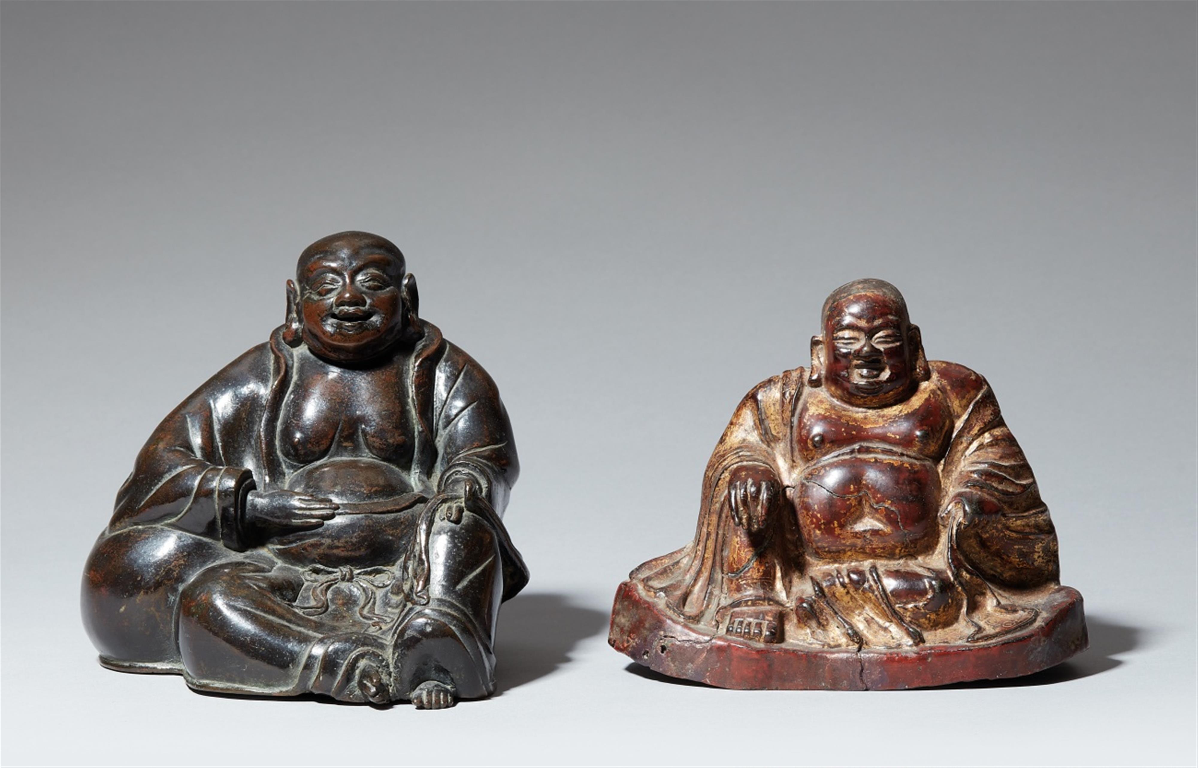 A bronze figure of a friendly Budai. 17th/18th century - image-1