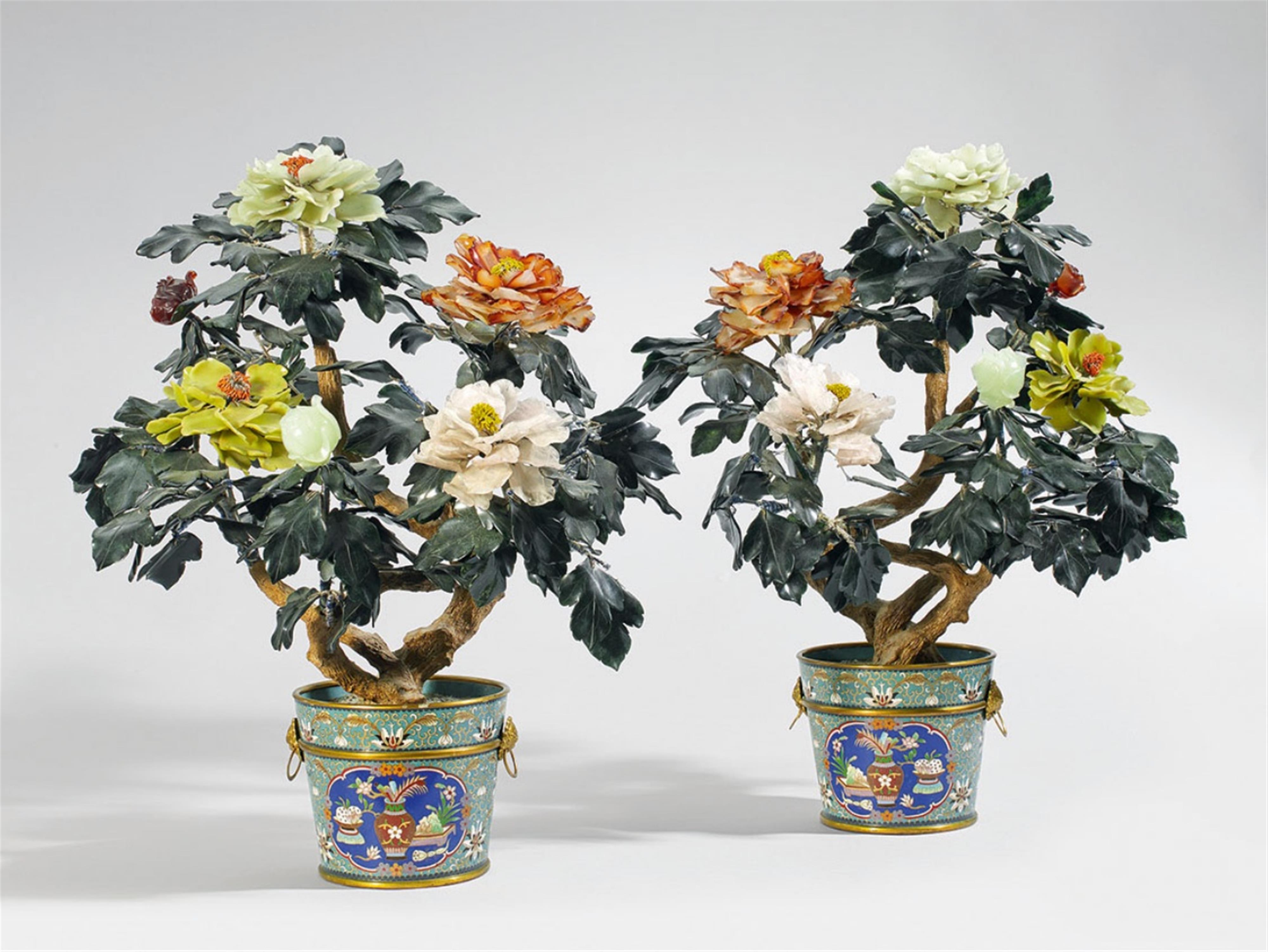 A pair of cloisonné enamel and hardstone flower jardiniéres. 20th century - image-1