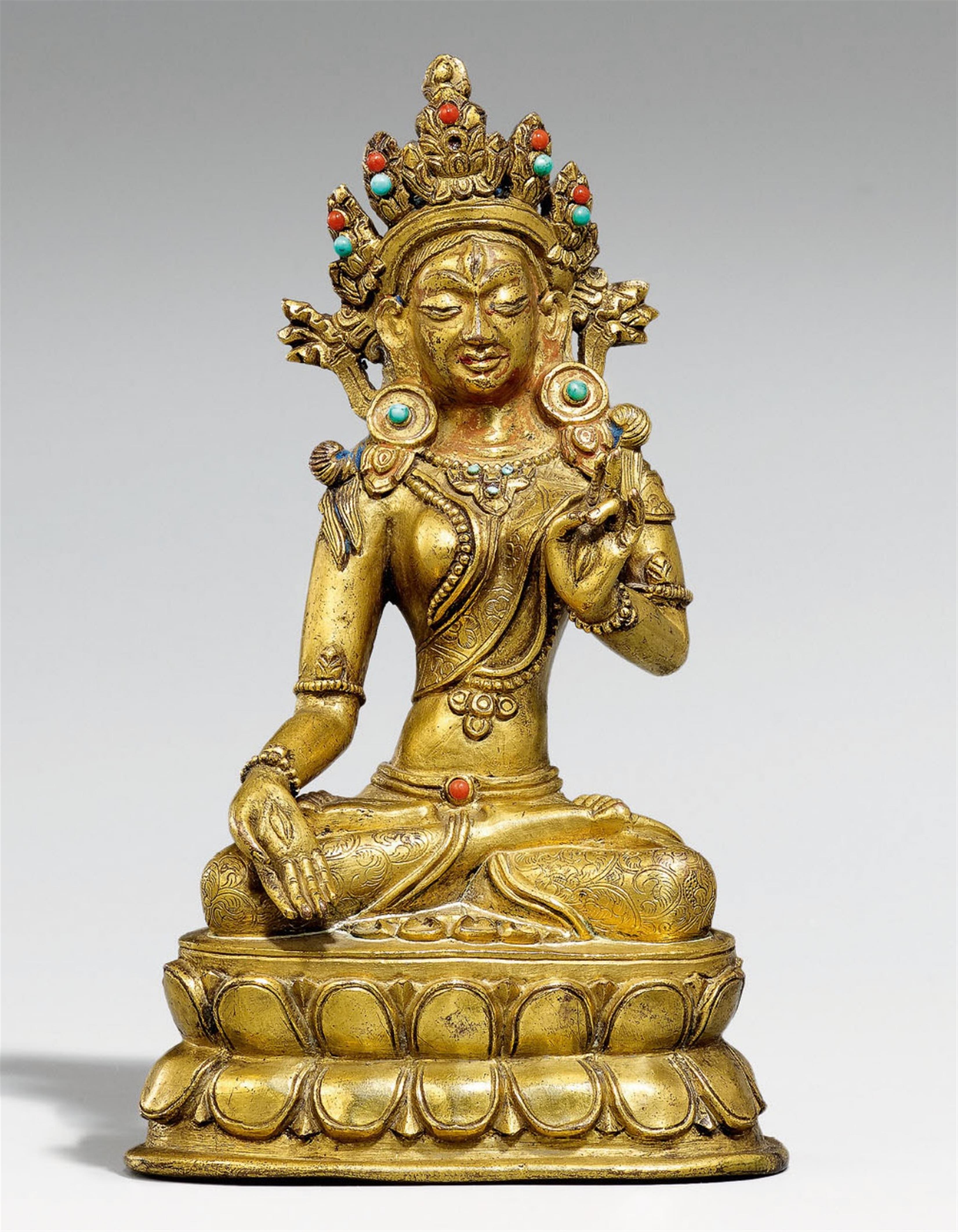 A Tibetan gilt bronze figure of a White Tara. 18th/19th century - image-1