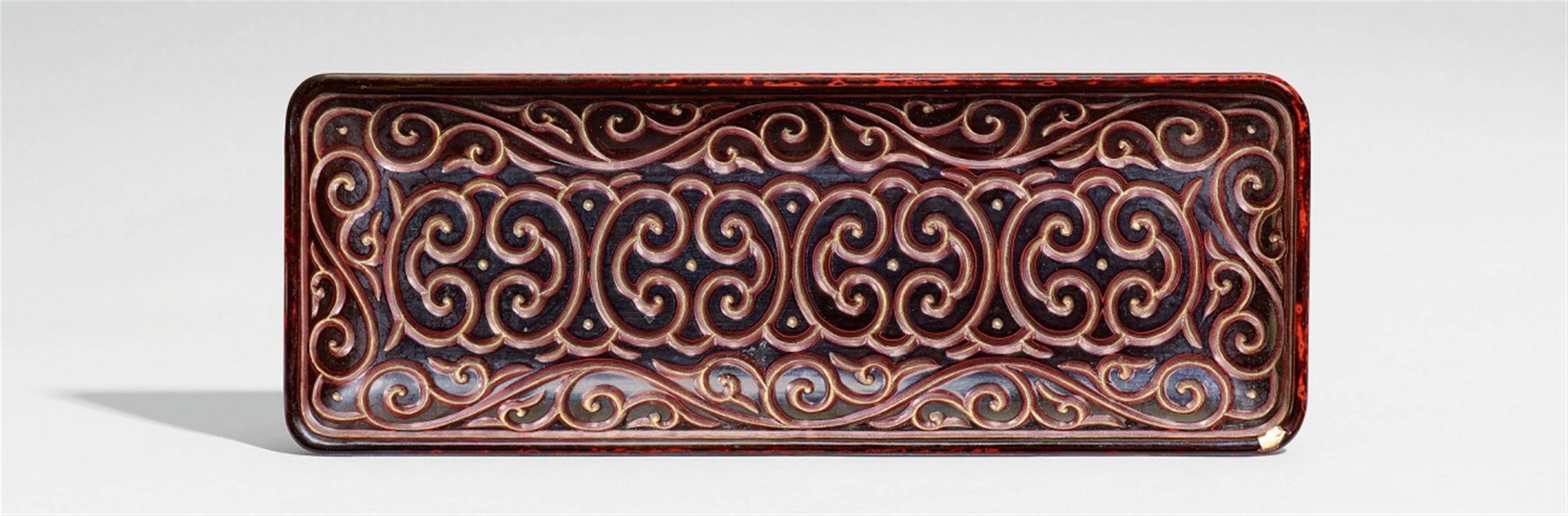 A rectangular carved black and red guri lacquer tray. 19th century - image-1