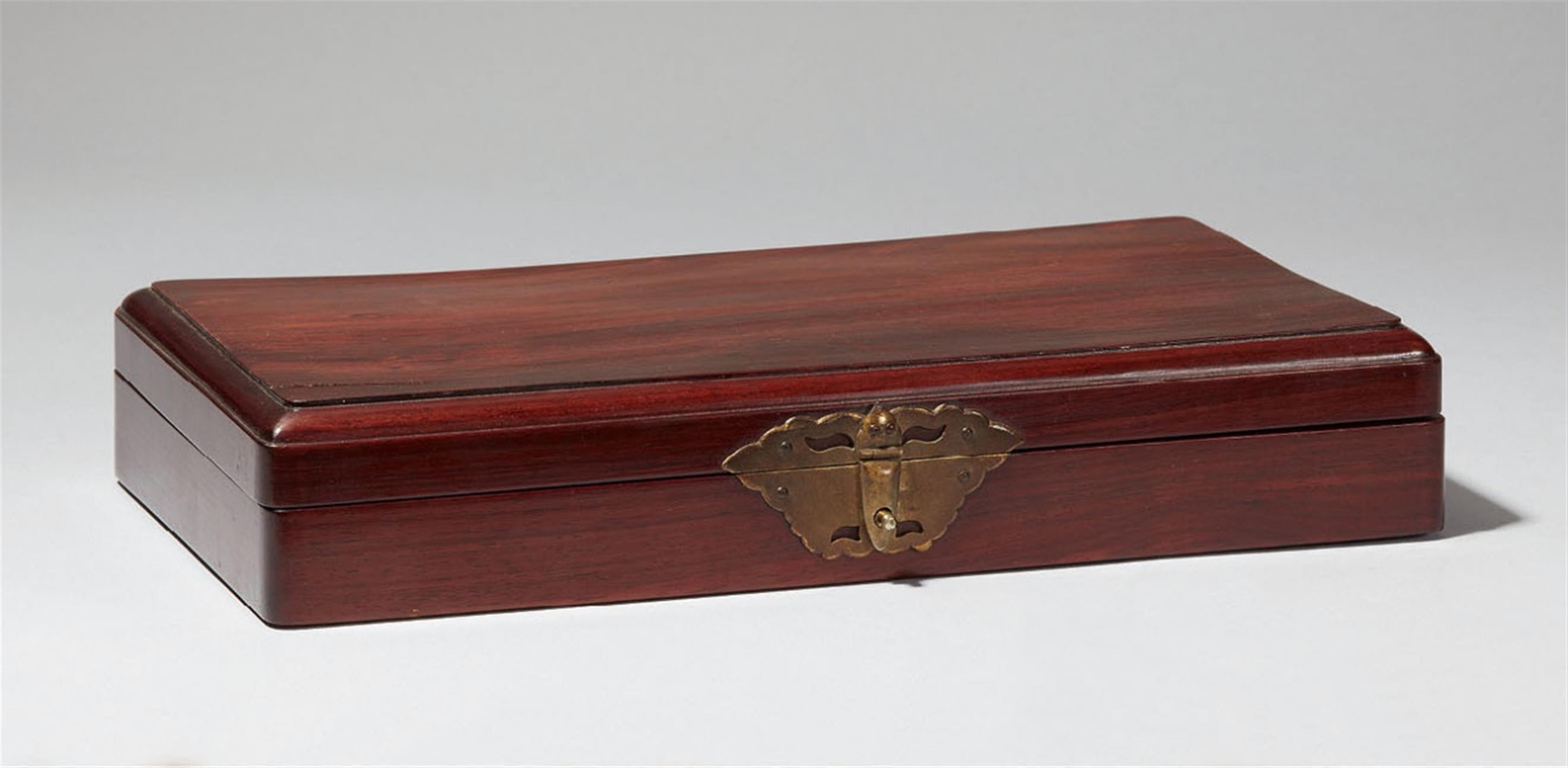 A huanghuali wood rectangular box. 19th century - image-1