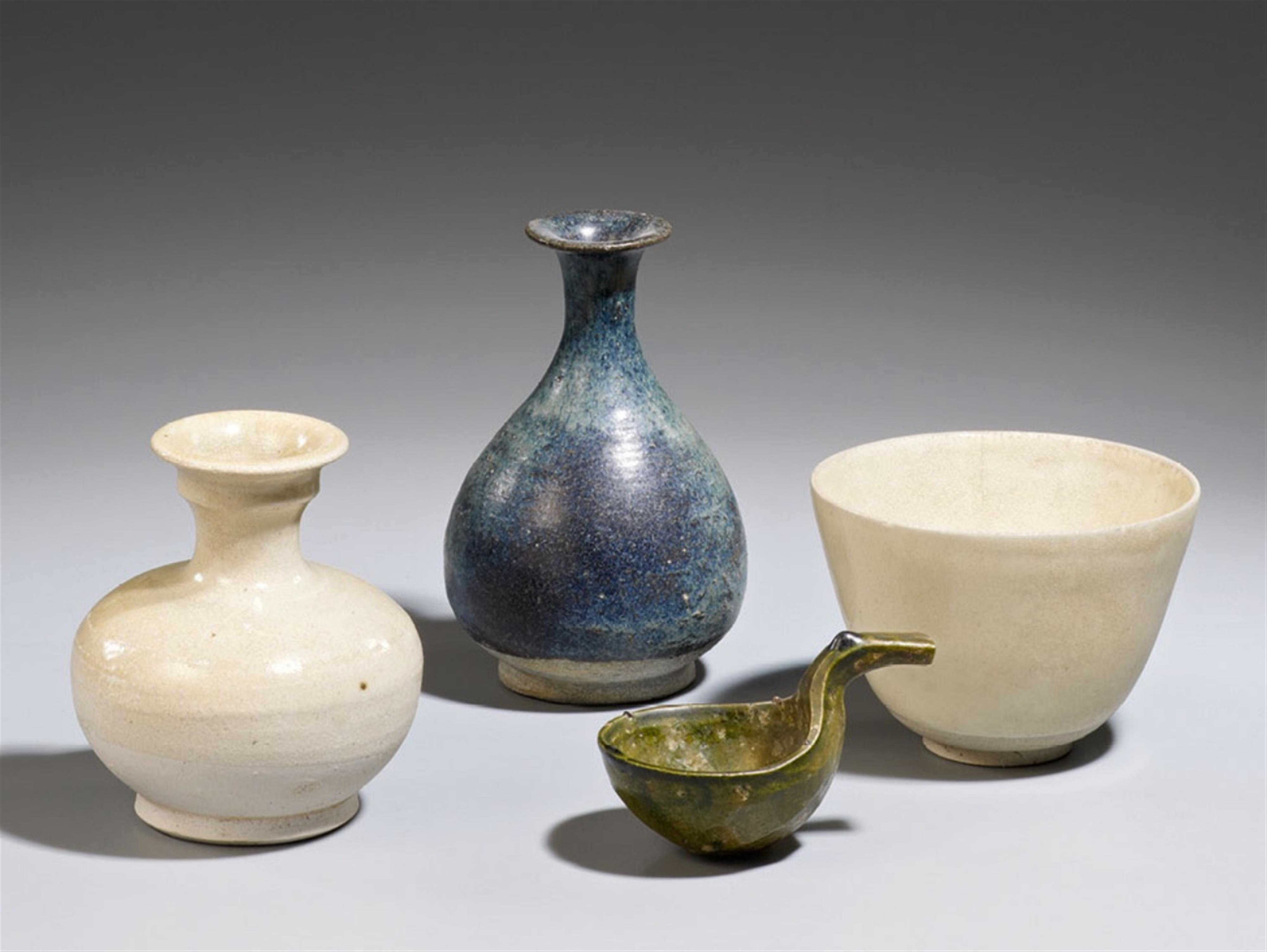 A pottery bottle, an U-shaped cup, a vase and an earthenware ladle. Tang and Han dynasty - image-2