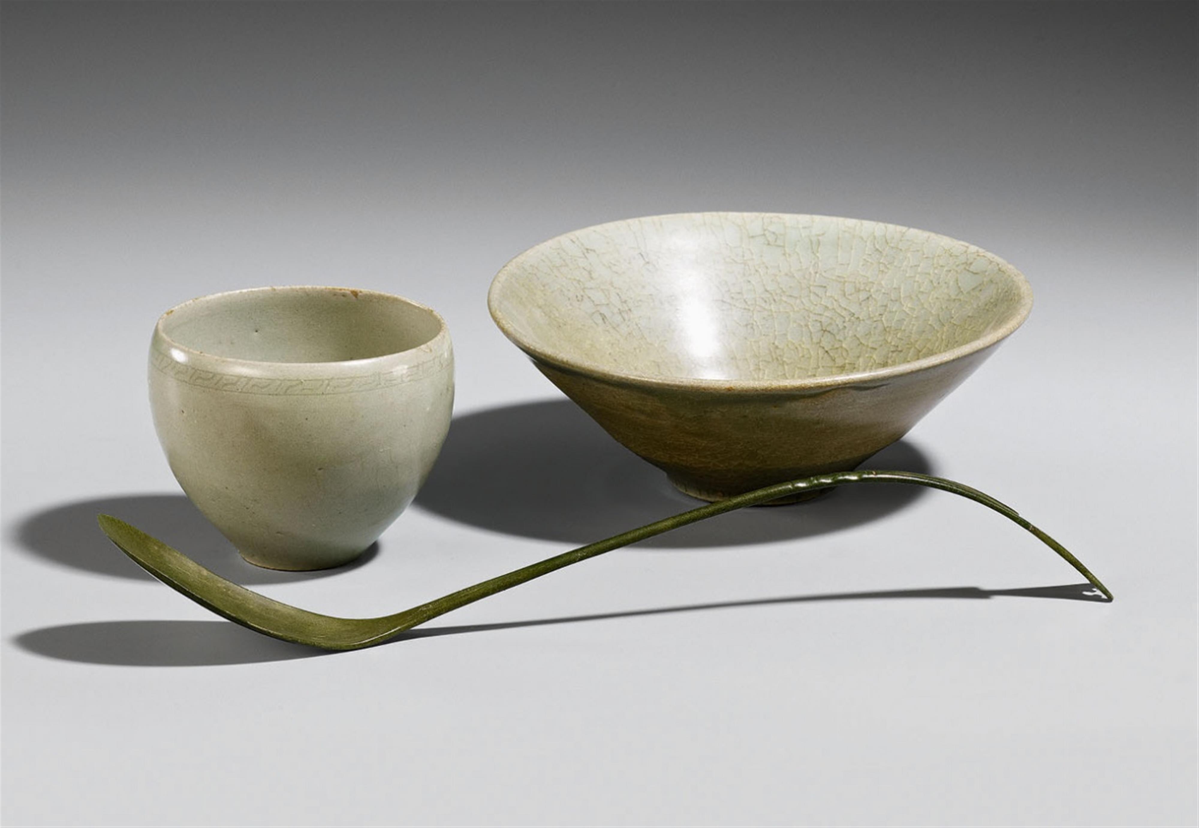 A set of two celadon-glazed pottery bowls and a bronze spoon. Korea. Goryeo dynasty, 12th/13th century - image-2