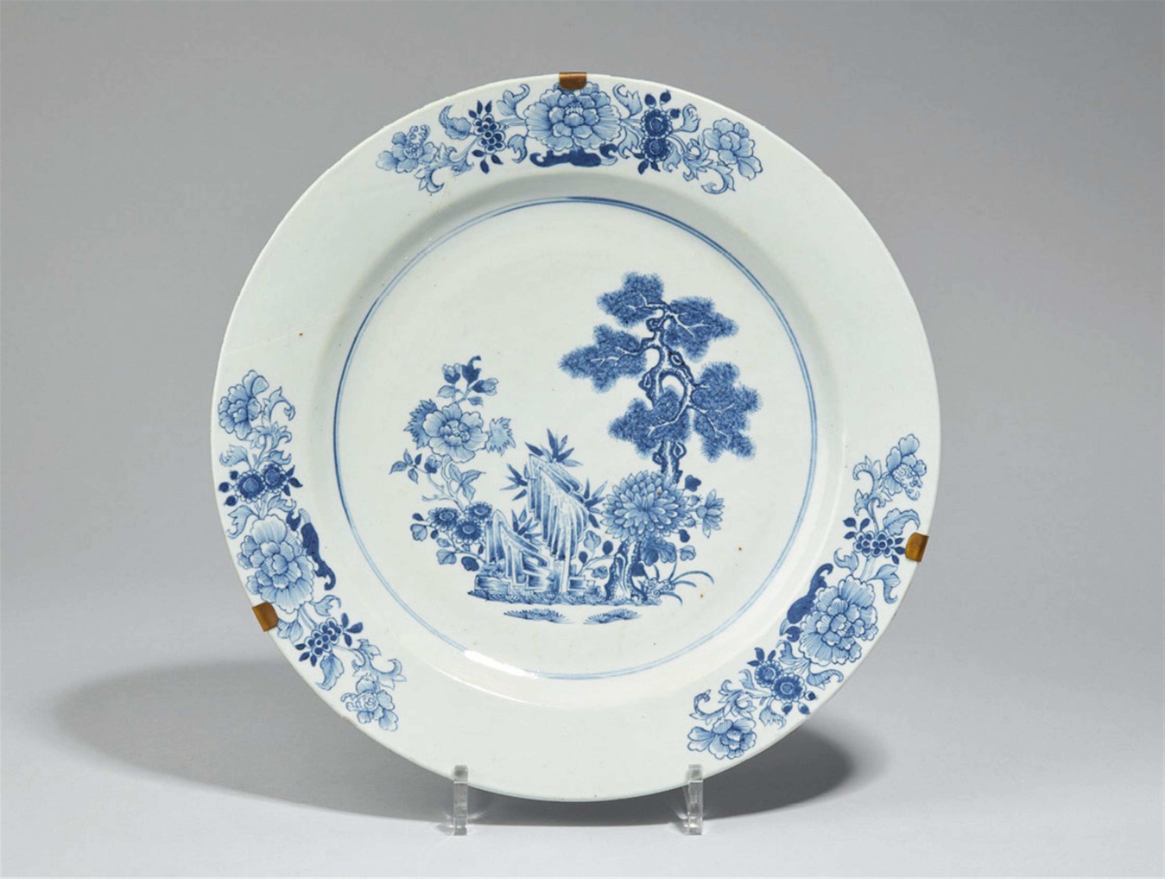 A blue and white dish. 18th century - image-1