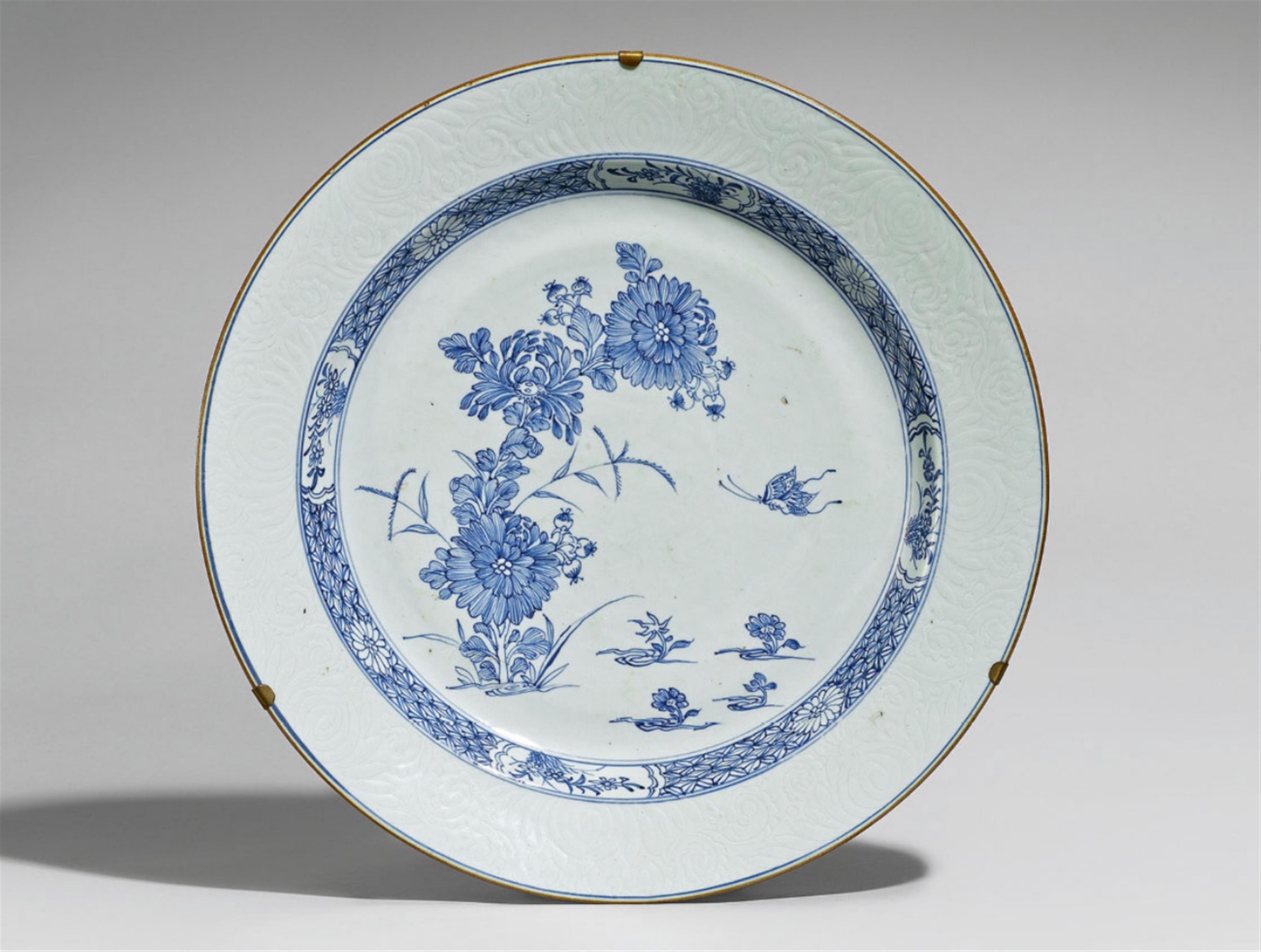 A blue and white dish. 18th century - image-1