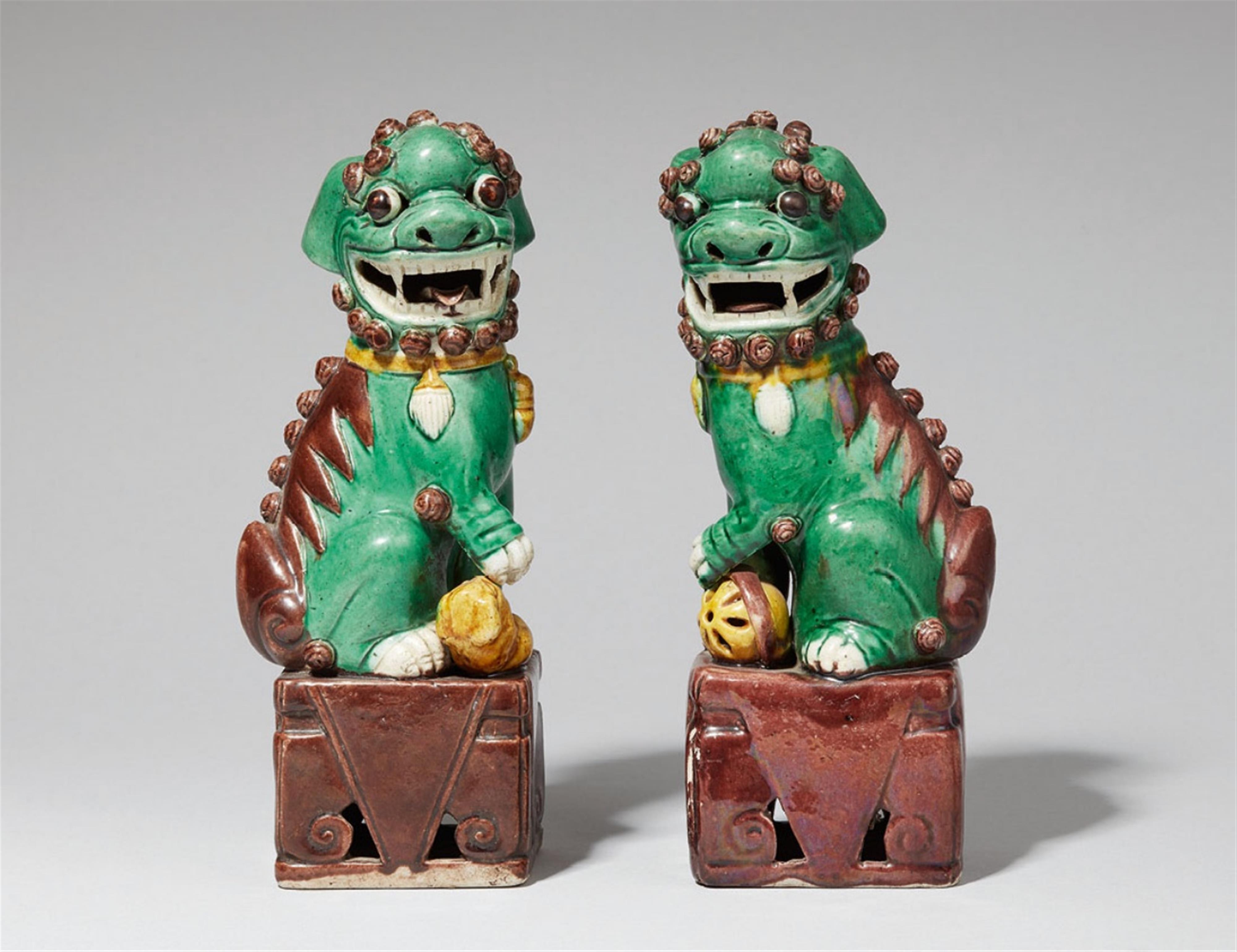 A pair of egg-and-spinach-glazed Buddhist lions. 19th century - image-1