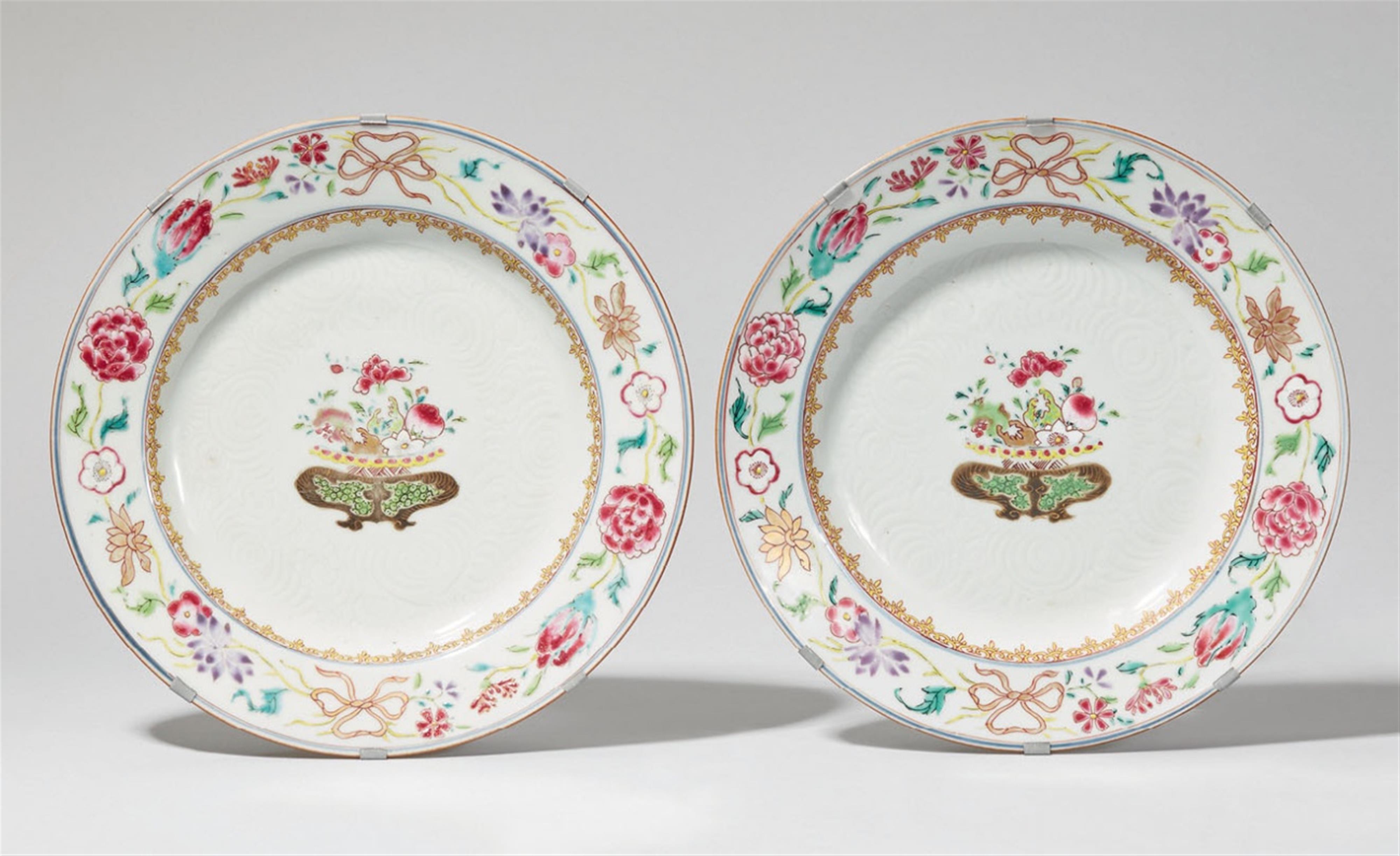 A pair of famille rose dishes. 18th century - image-1