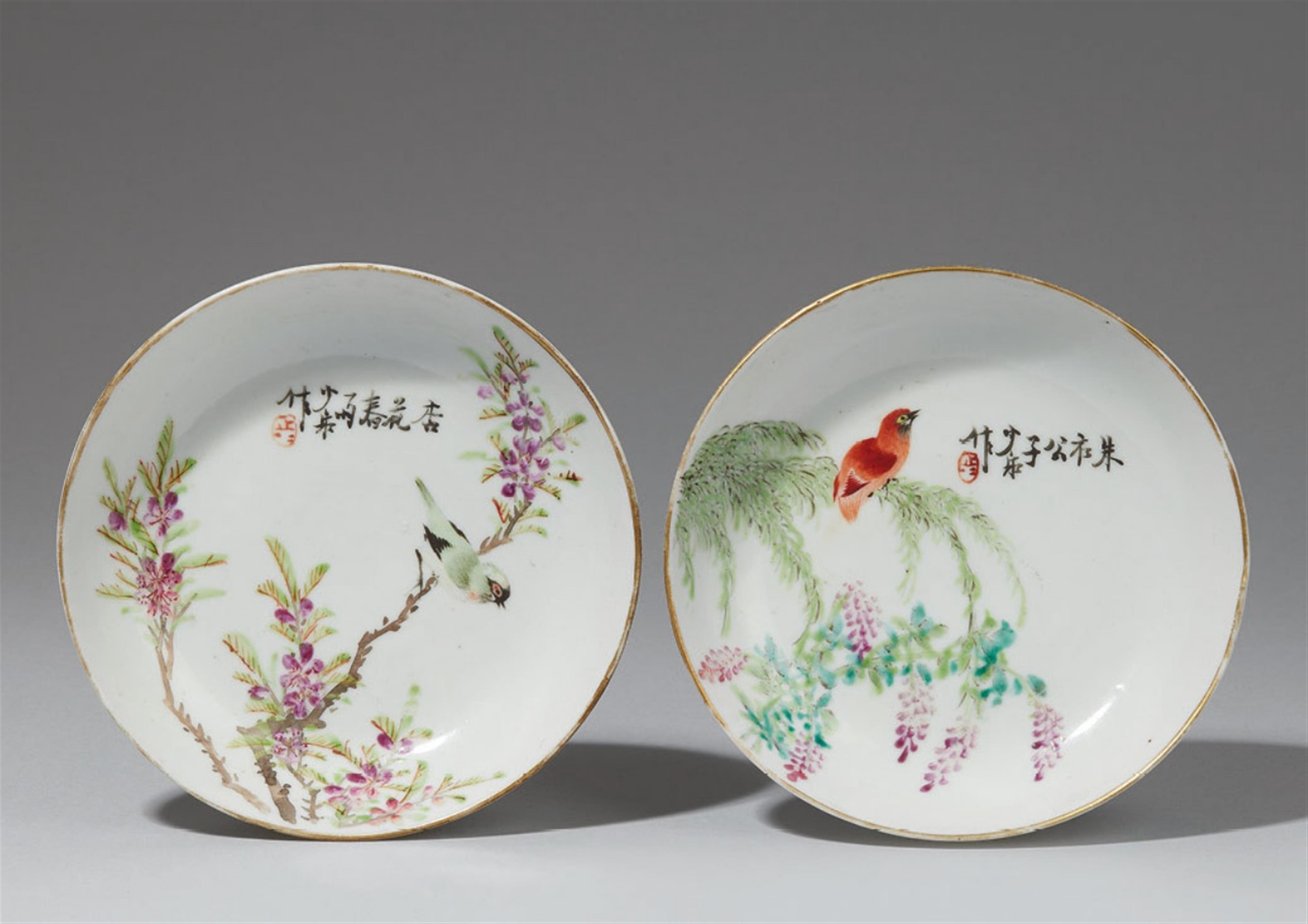 A pair of small fencai saucer dishes. Guangxu period (1874-1908) - image-1