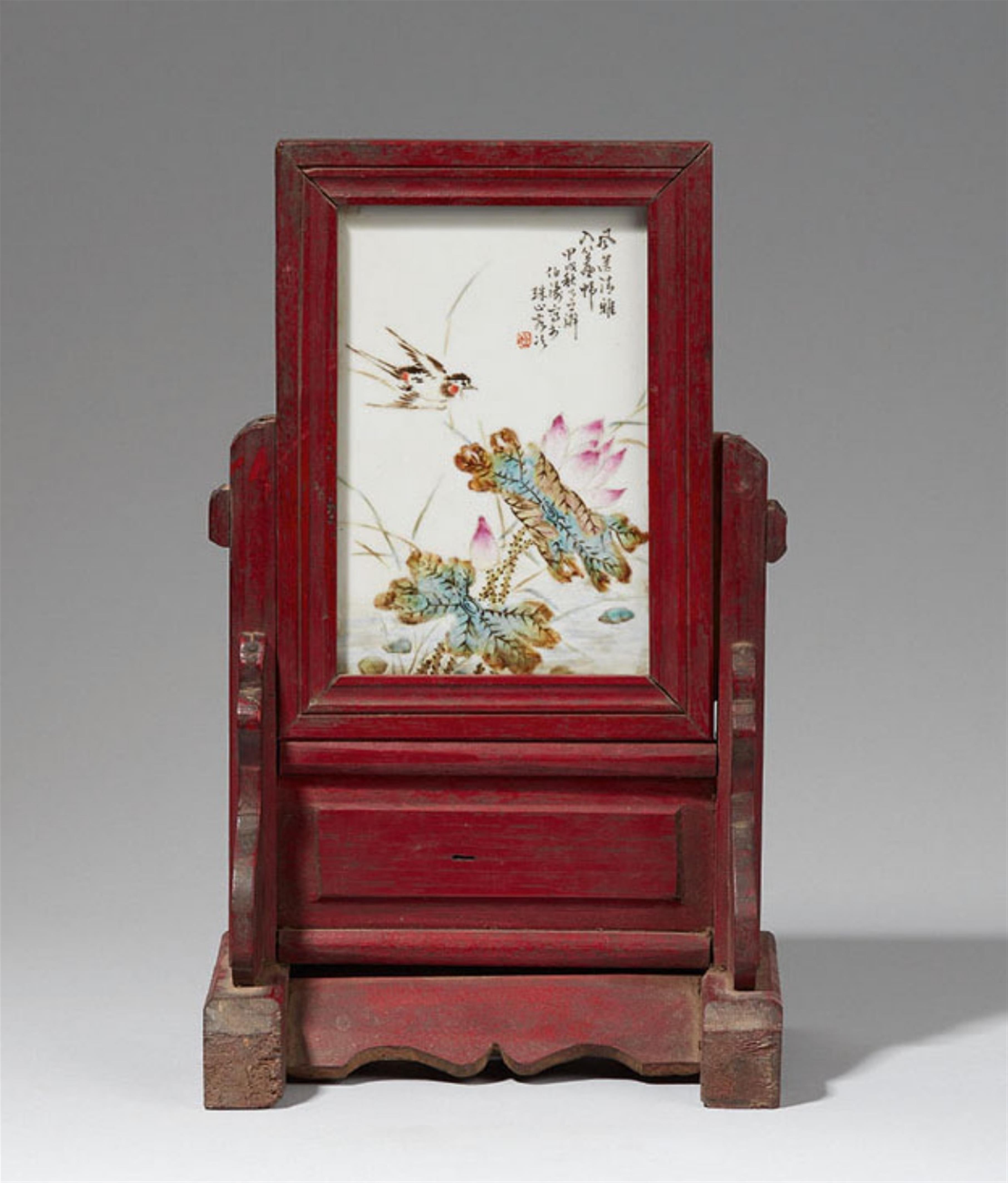 A table screen with a rectangular famille rose tile. 20th century - image-1