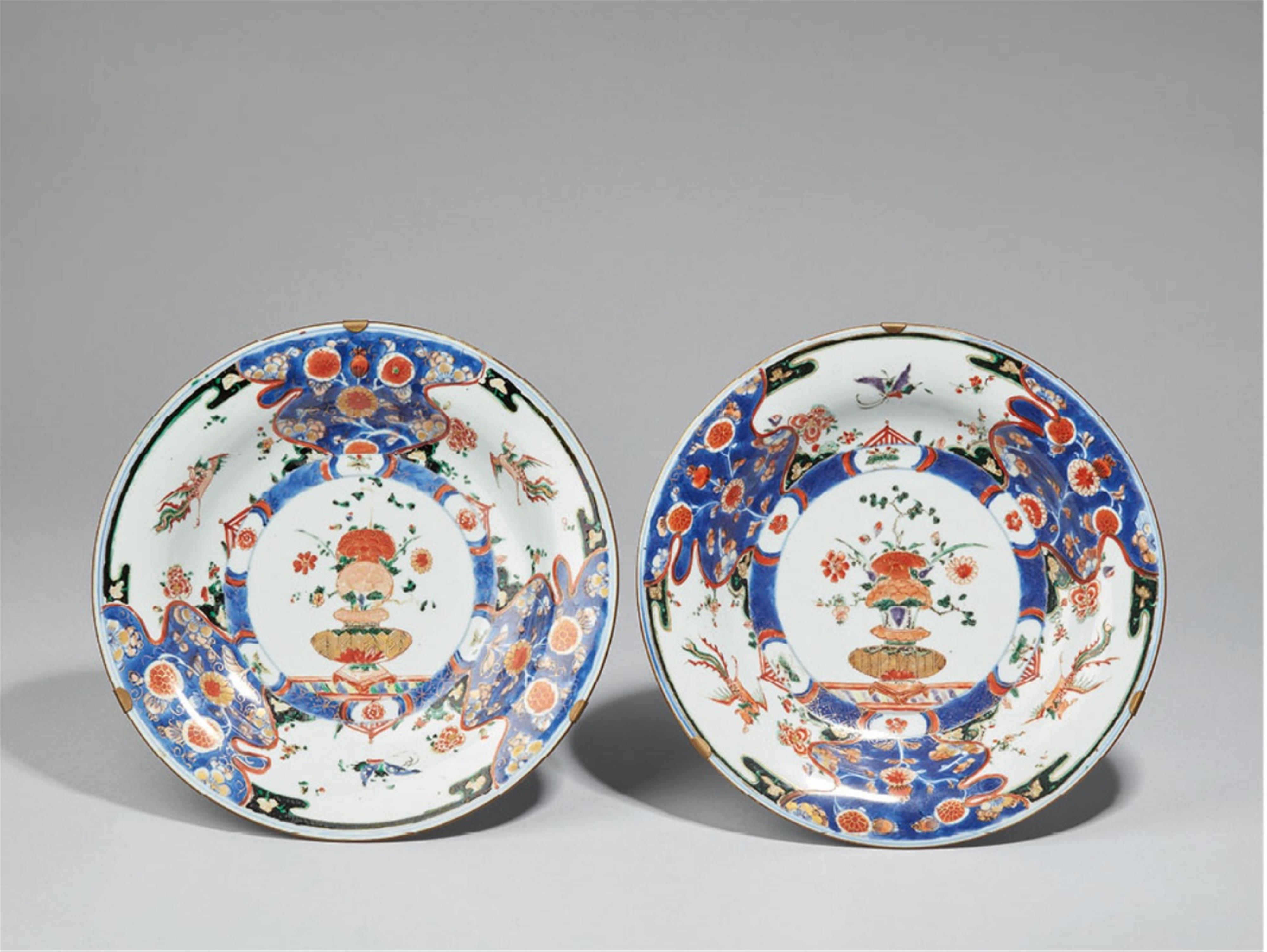 A pair of Chinese Imari plates. 18th century - image-1