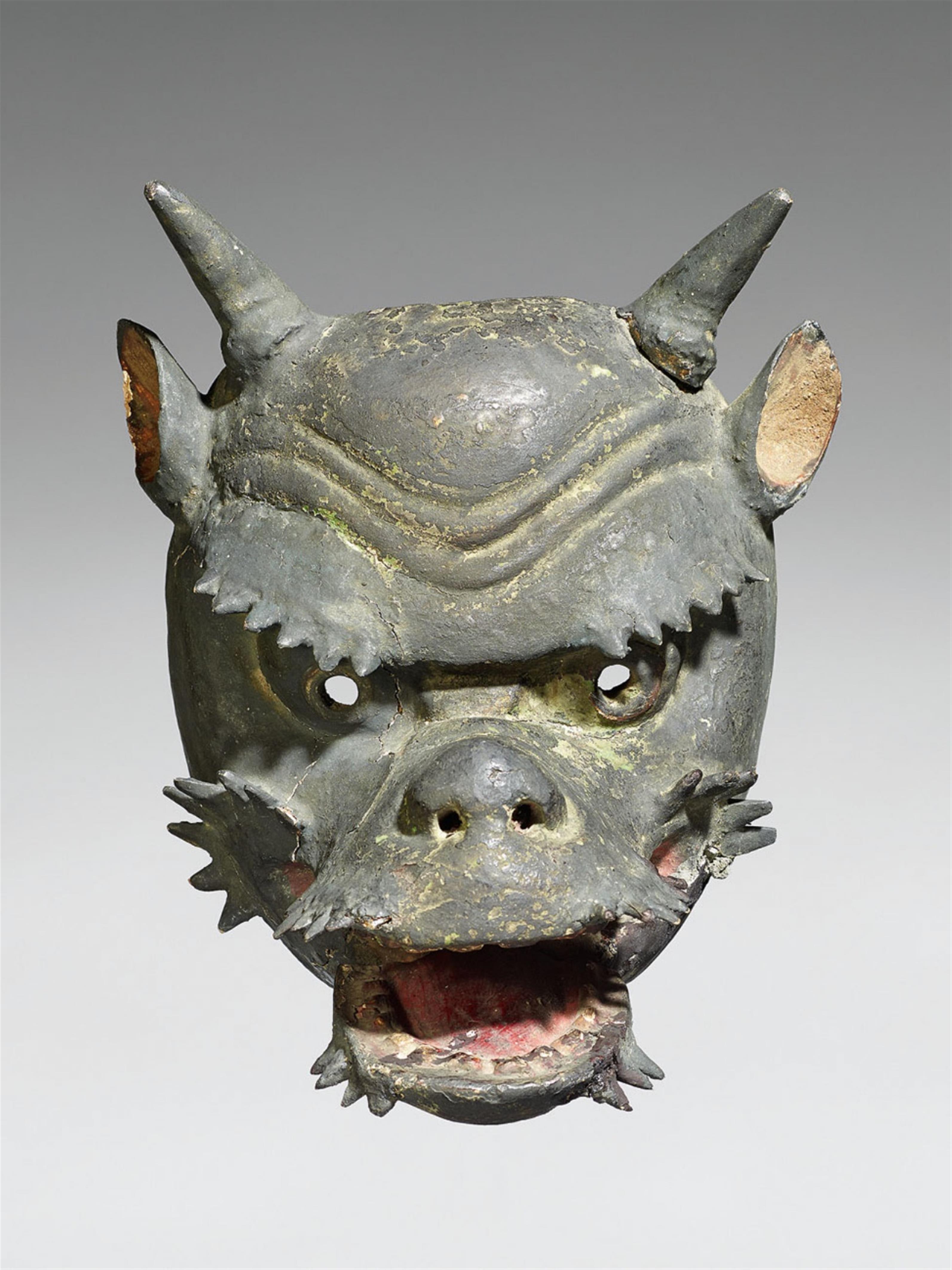Kleine Maske eines Drachenkopfes. Holz, farbig gefasst. Edo-Zeit - image-1