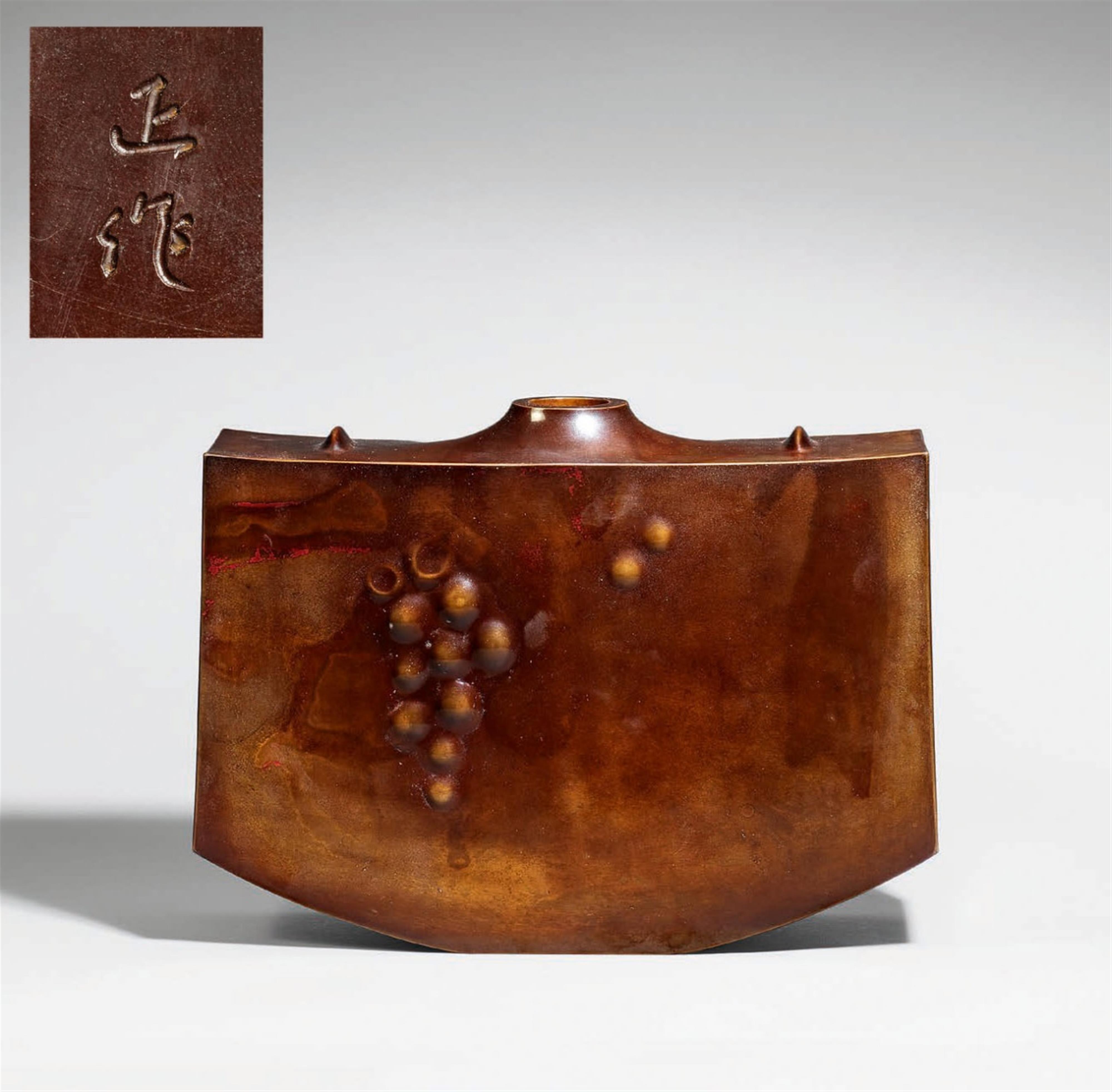 A bronze vase by Watanabe Tadashi. After 1970 - image-1