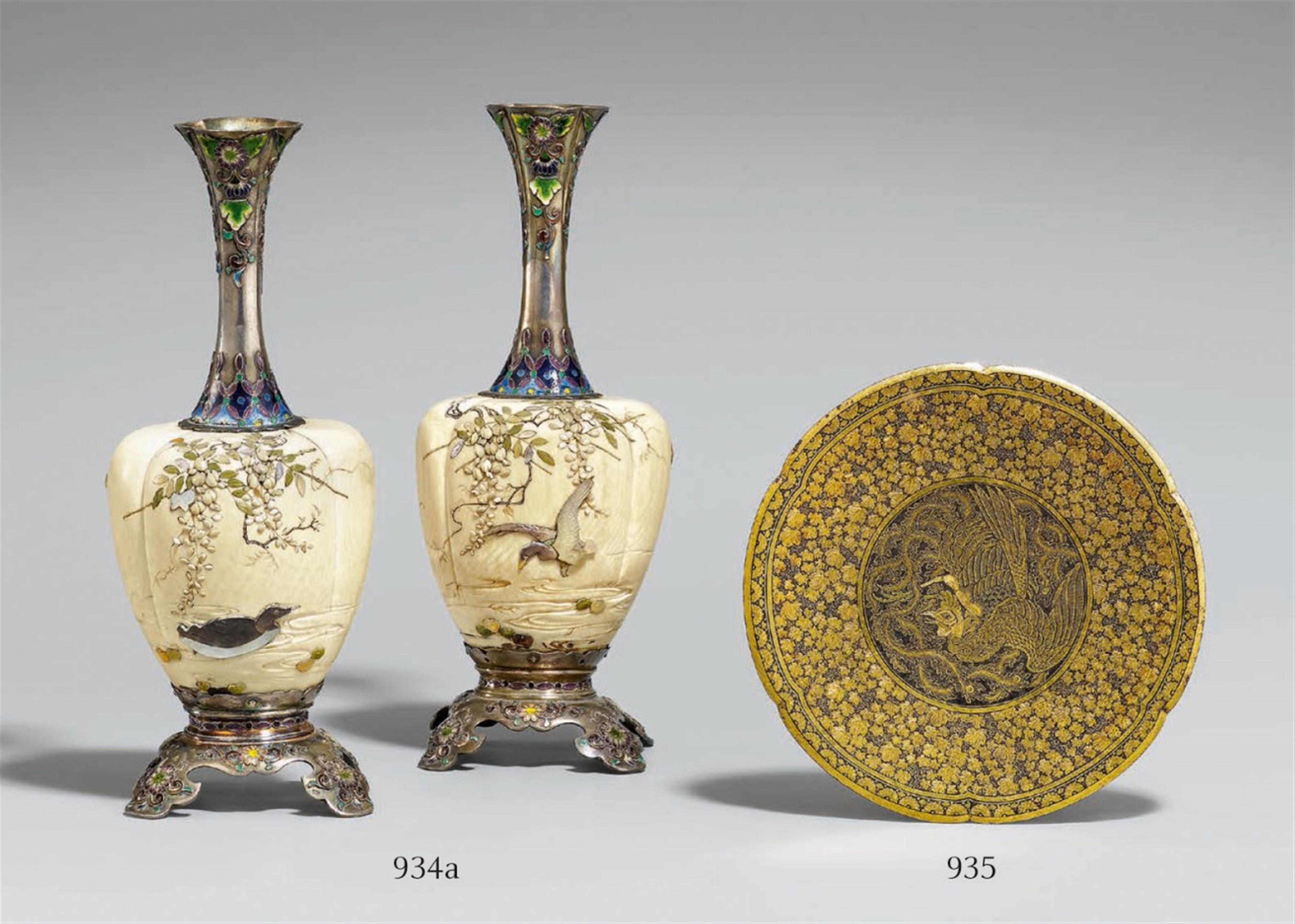 A pair of ivory and silver Shibayama vases. Late 19th century - image-1