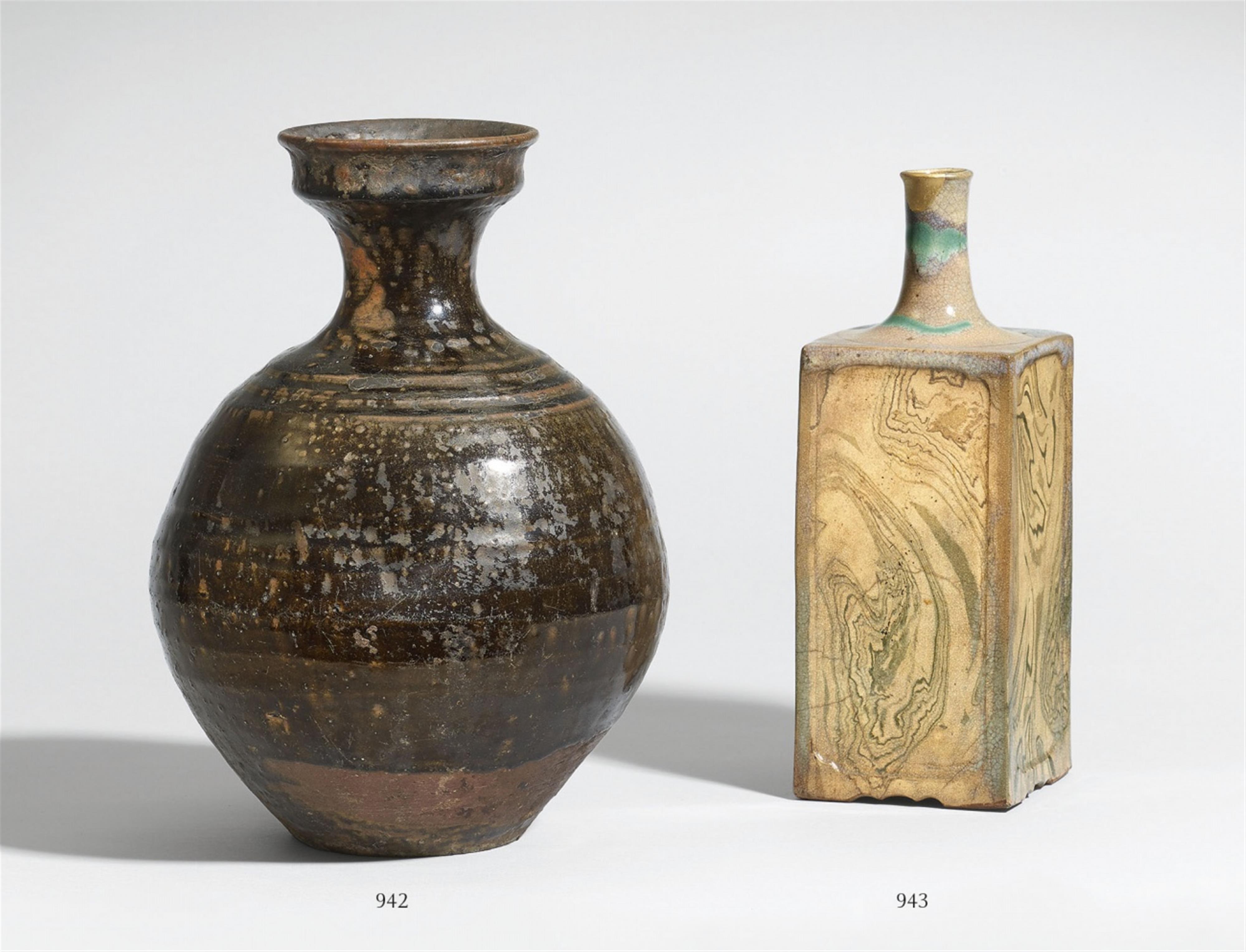 Sake-Flasche (tokkuri). Wahrscheinlich Agano-Ware. Edo-Zeit, wohl 18. Jh. - image-1