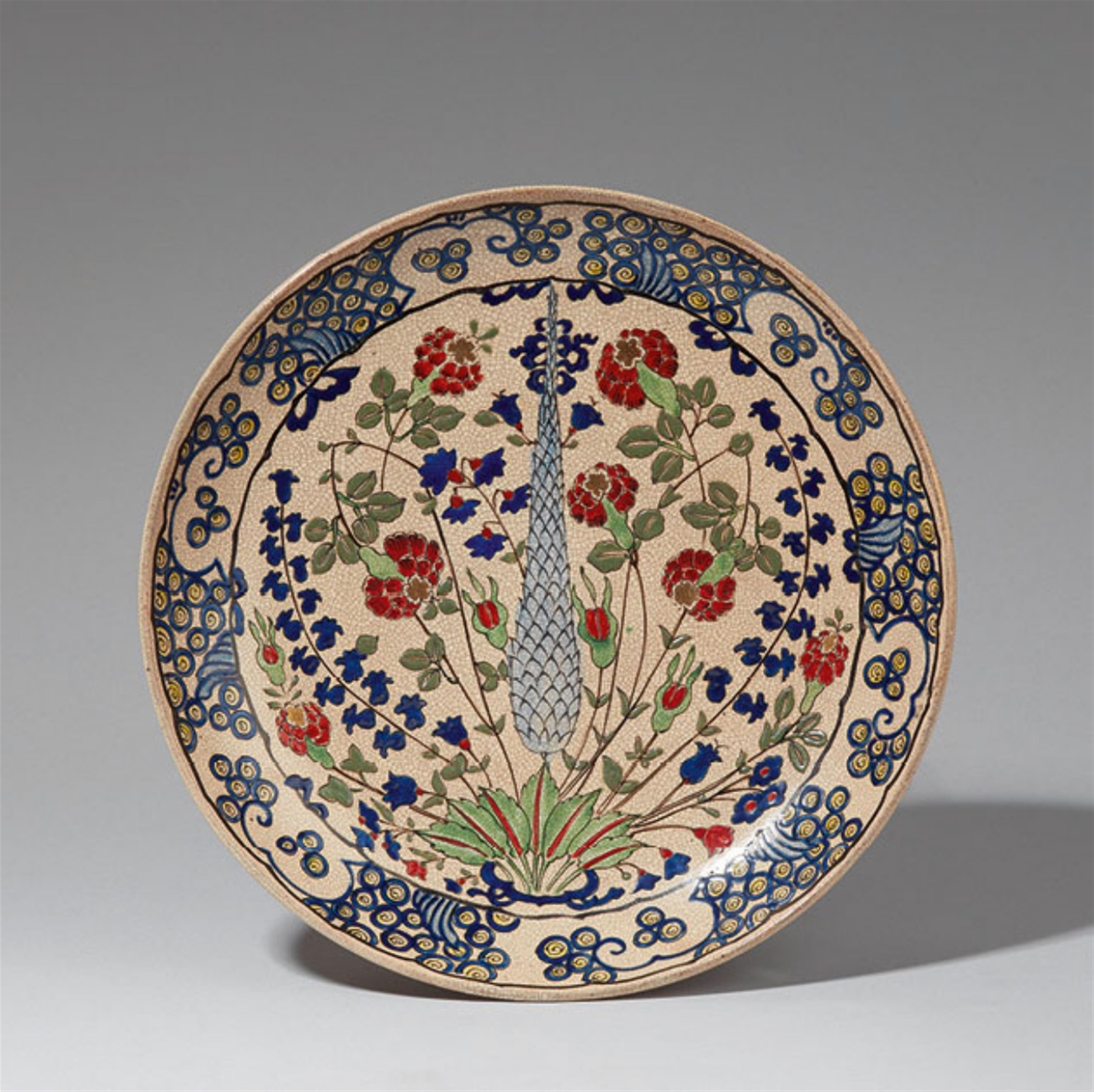 A Kyoto shallow dish imitating Iznik ware. Early 20th century - image-1