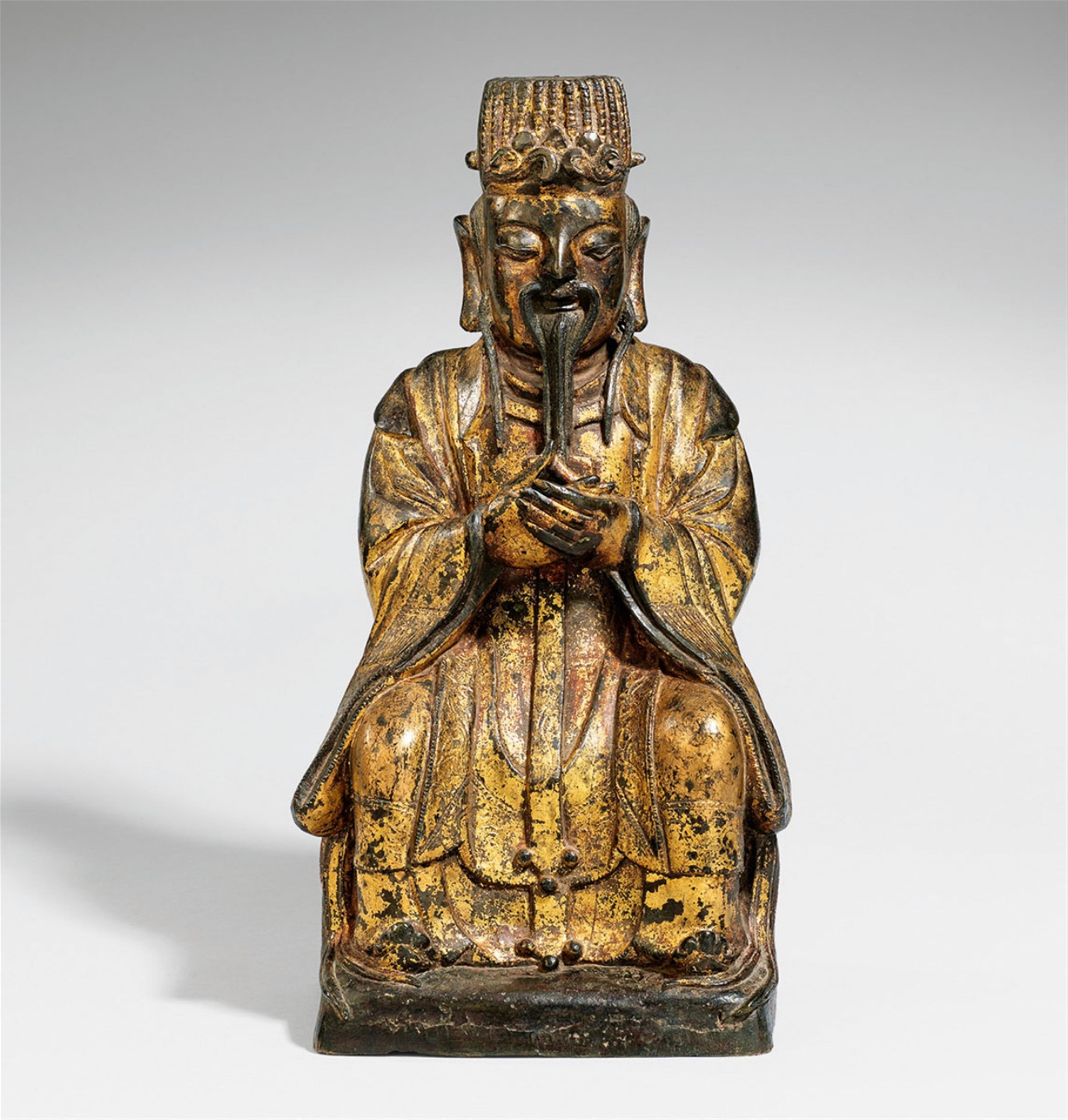 A gilded and lacquered bronze figure of a deified emperor. 16th/17th century - image-1