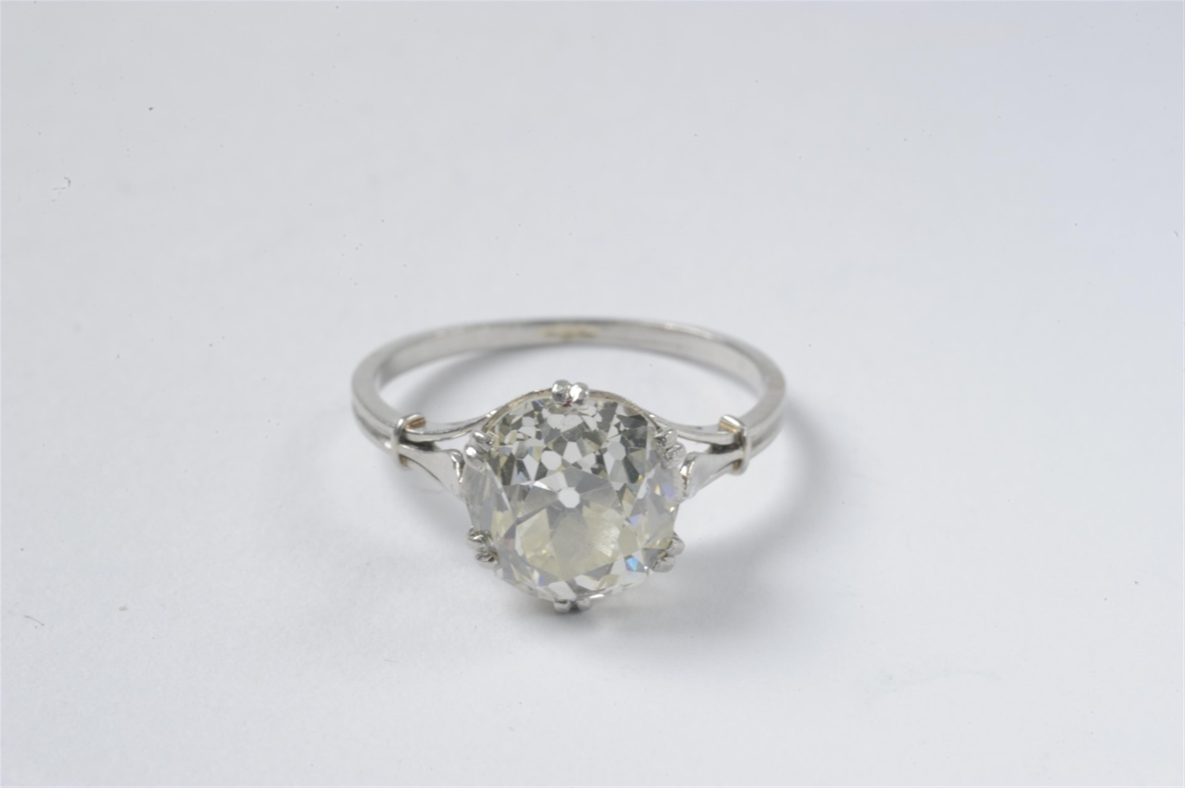 A Belle Epoque platinum diamond solitaire ring - image-1