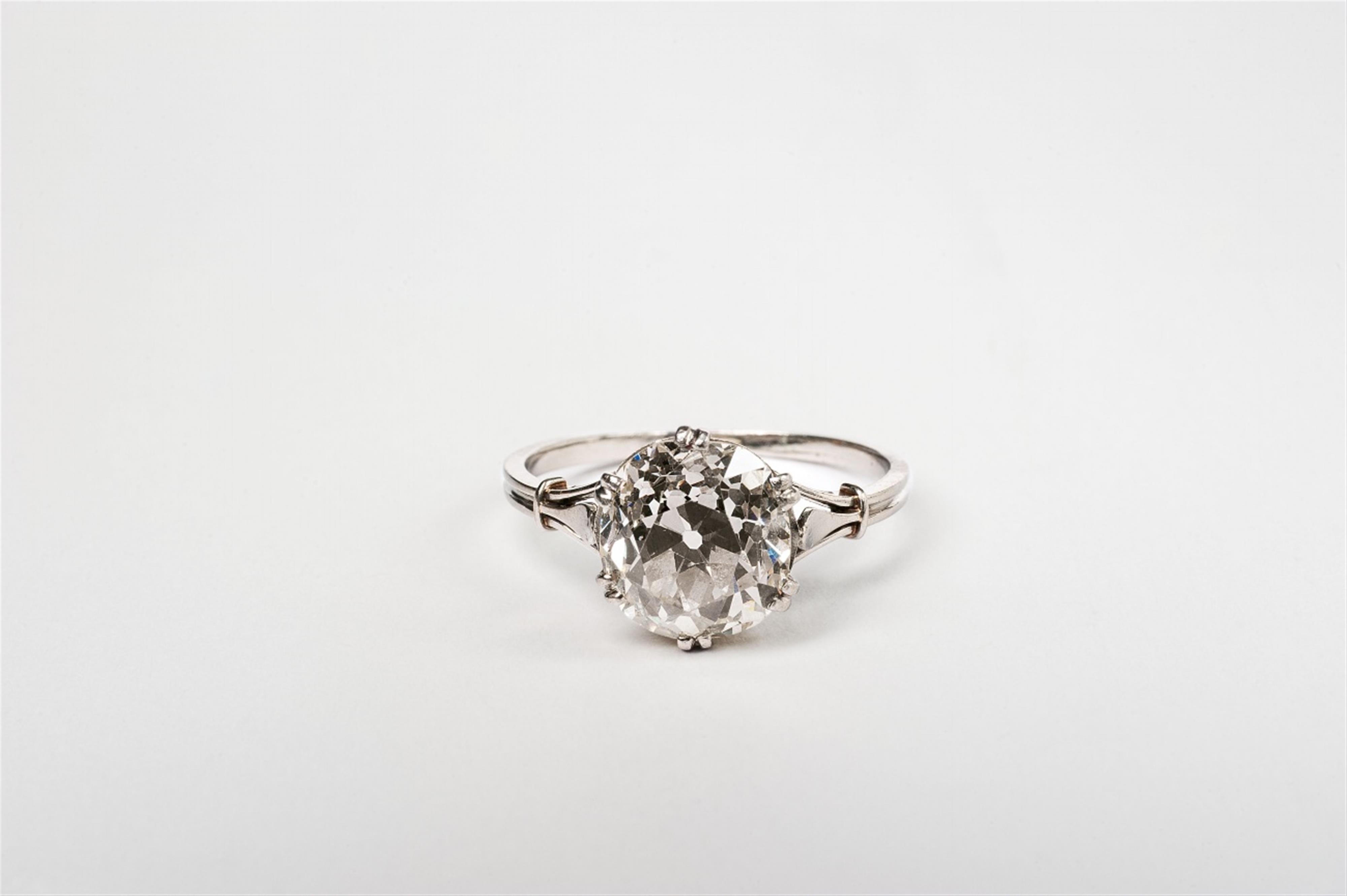 A Belle Epoque platinum diamond solitaire ring - image-2