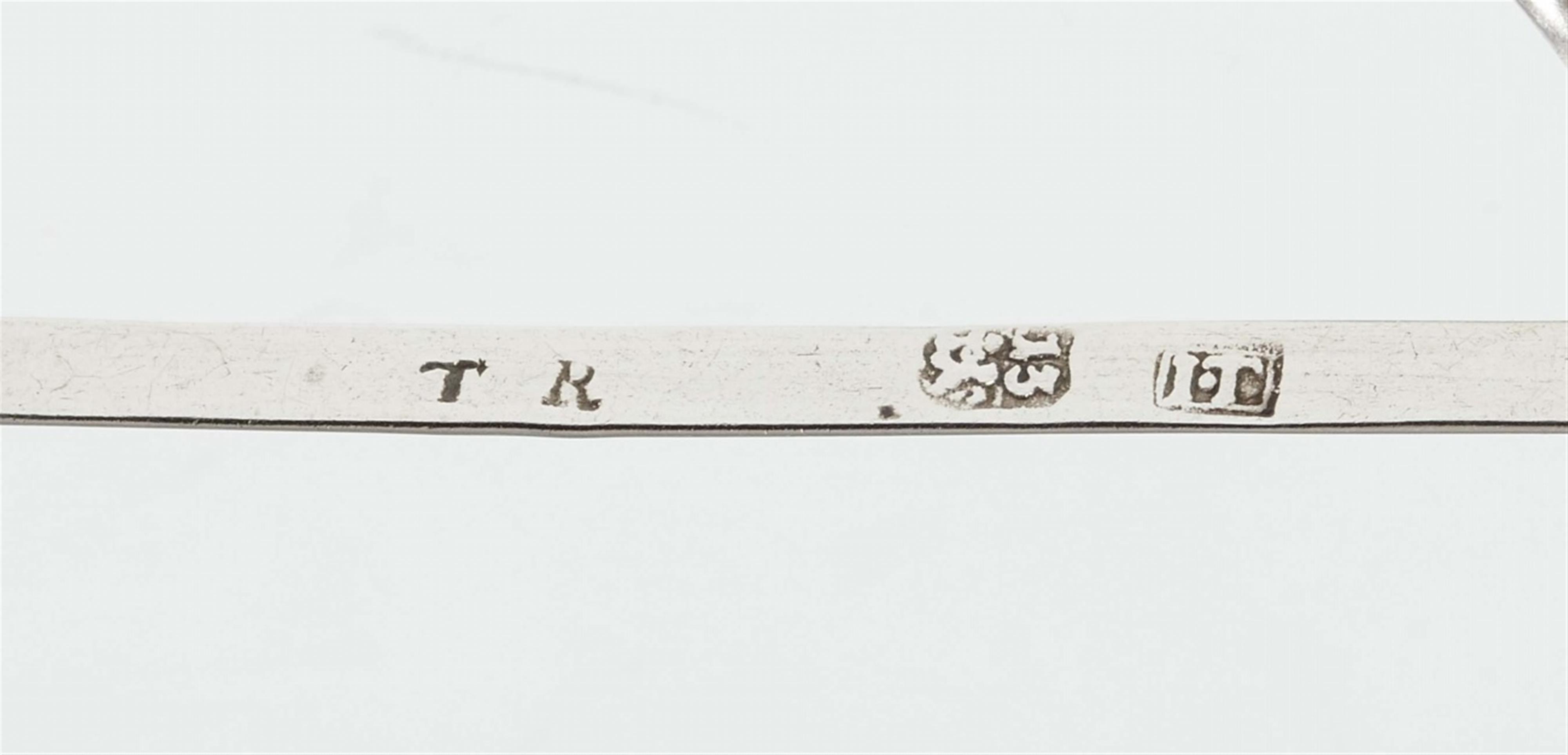 Twelve Düsseldorf silver knife rests. Marks of Johann Michael Joseph Tönissen, 1st quarter 19th C. - image-2