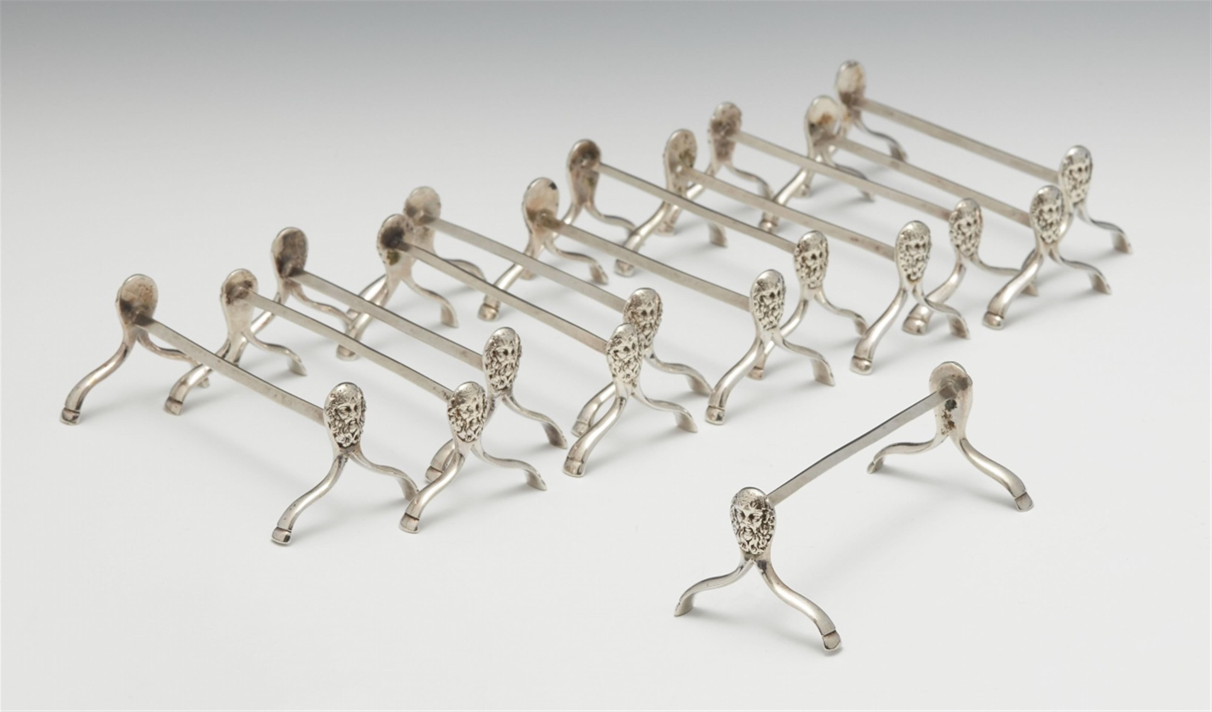 Twelve Düsseldorf silver knife rests. Marks of Johann Michael Joseph Tönissen, 1st quarter 19th C. - image-1