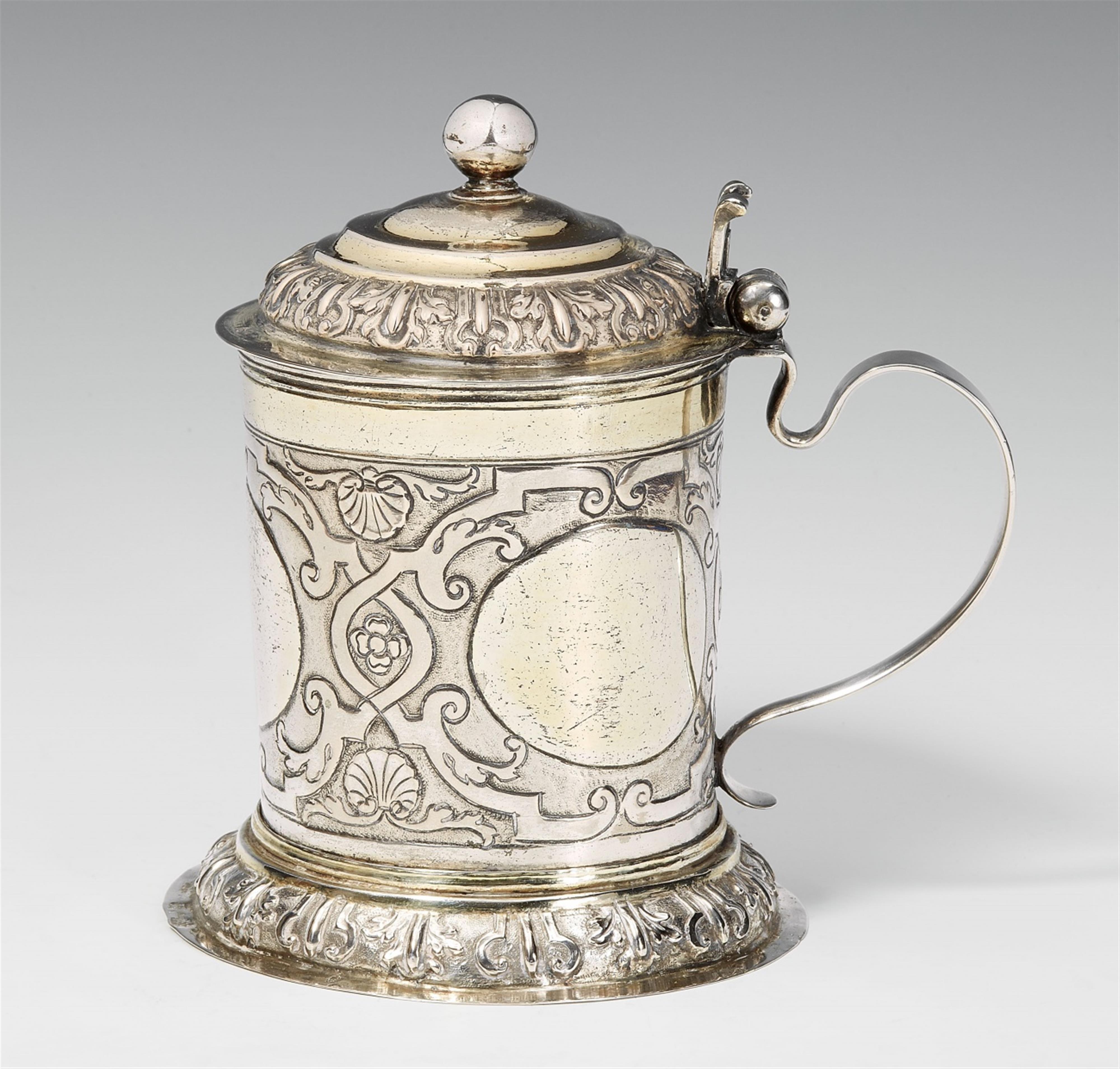 A Kassel parcel gilt silver tankard. Marks of Johann Ludwig Wiskemann, ca. 1760. - image-1