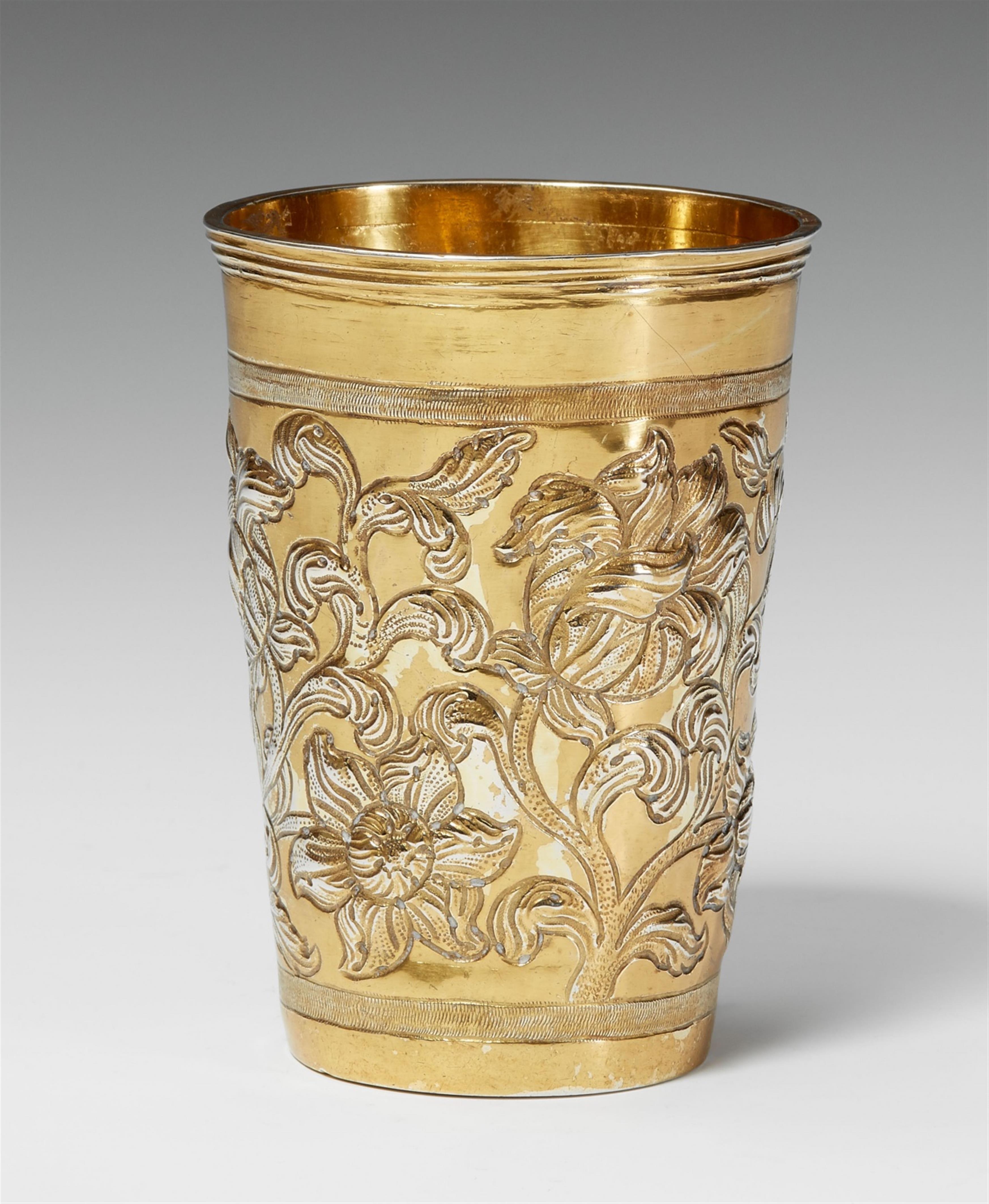 A Siebenbürgen silver gilt beaker. Kronstadt/Brassó, marks of Michael Neustädter, ca. 1680. - image-1