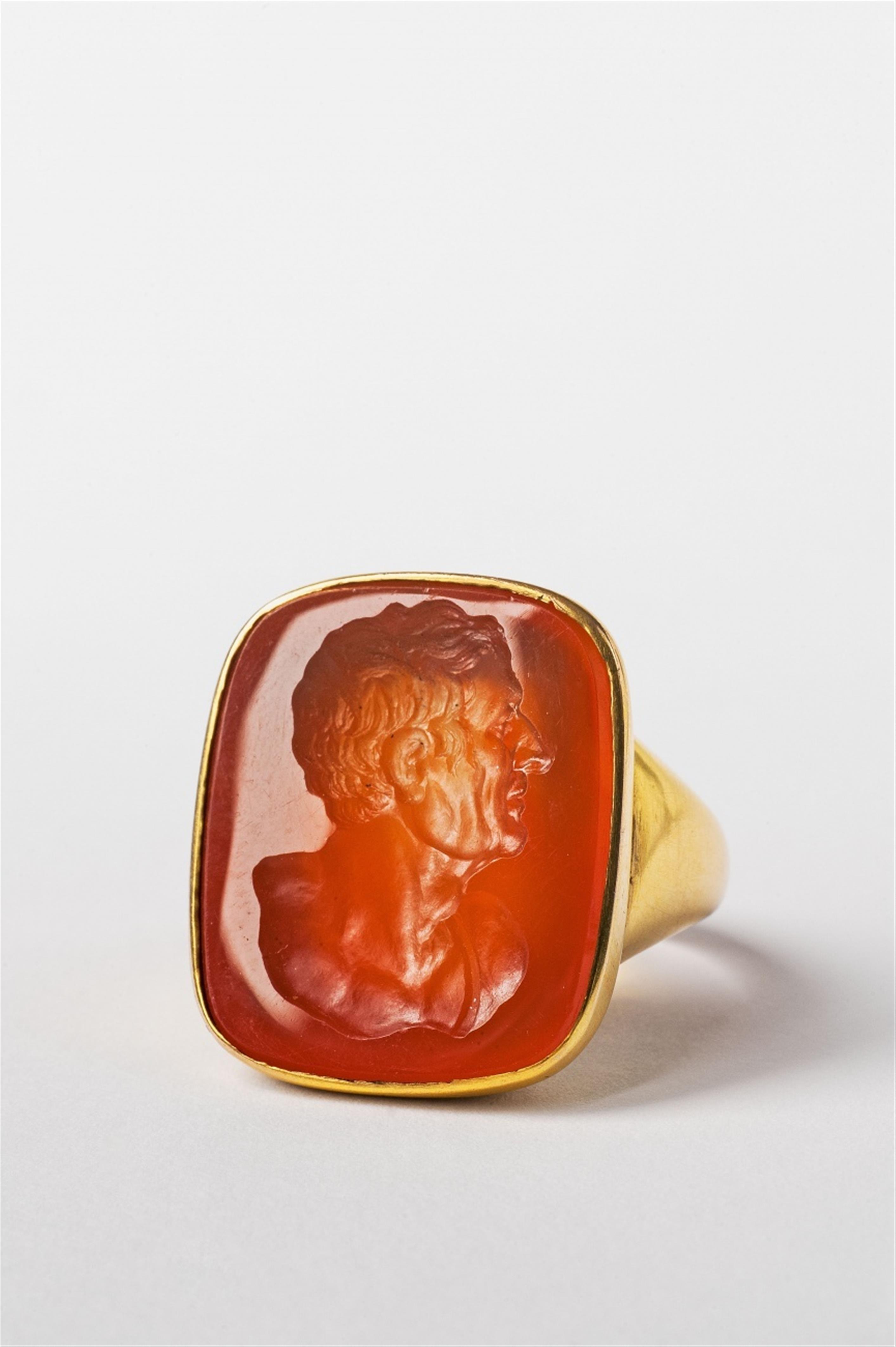 Ring mit klassizistischer Gemme - image-1