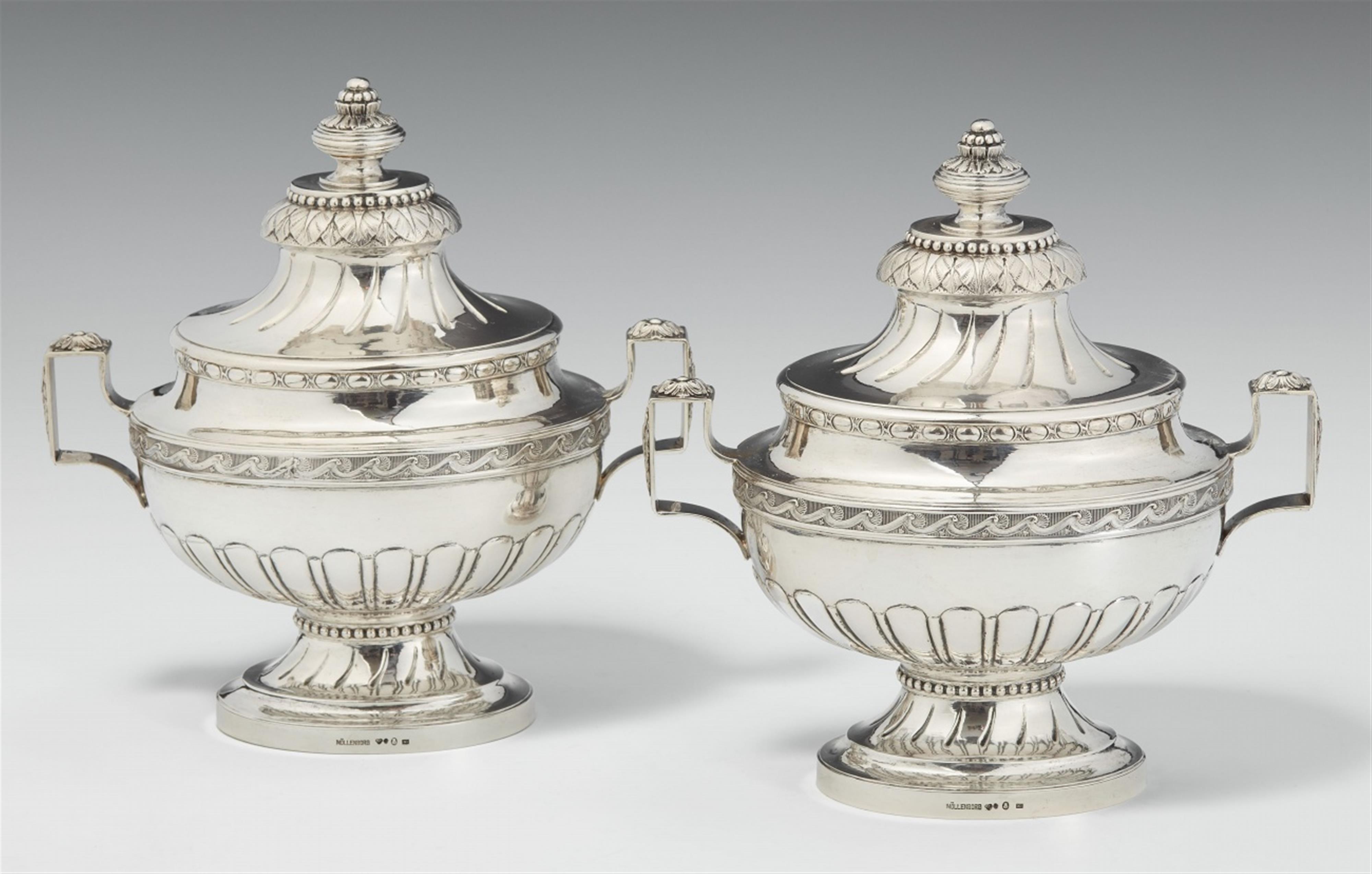 A pair of Stockholm silver tureens. Marks of Gustaf Möllenborg, 1915. - image-1