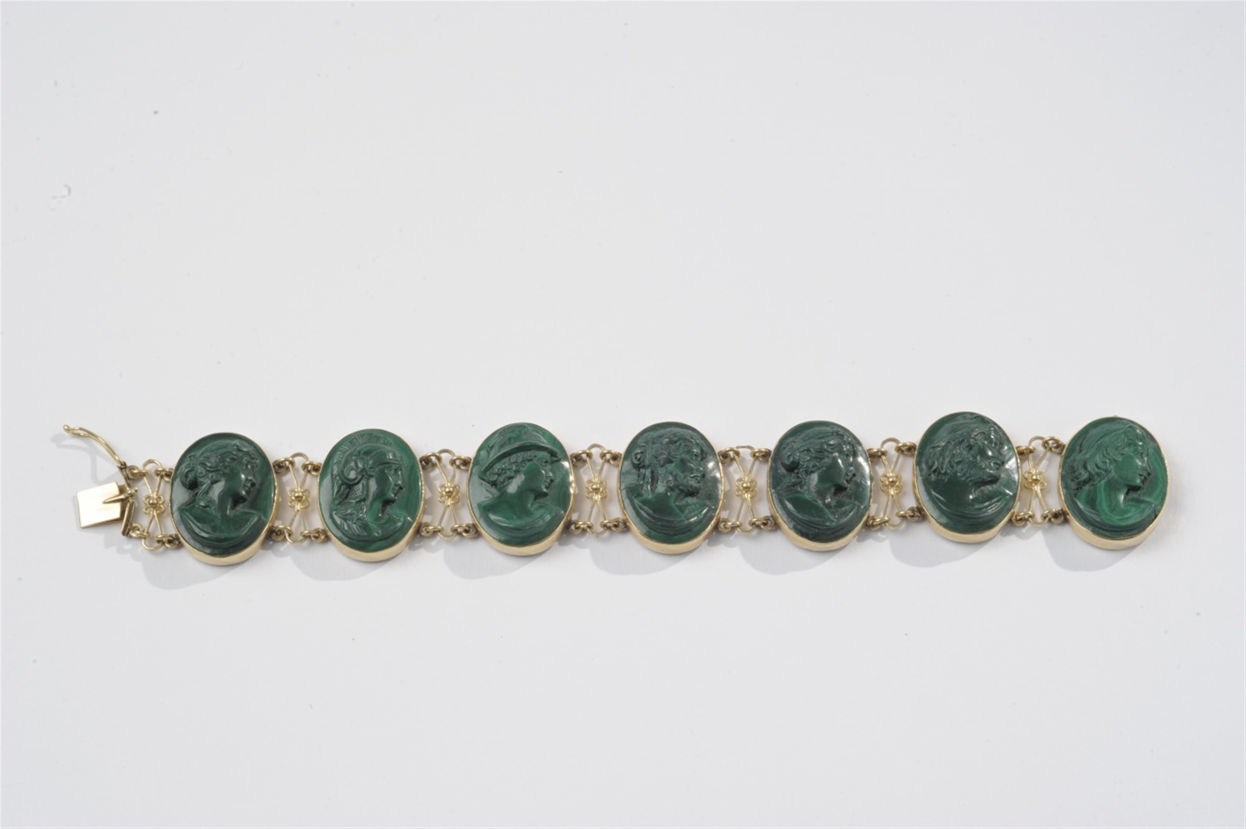 A 14k gold cameo bracelet - image-1