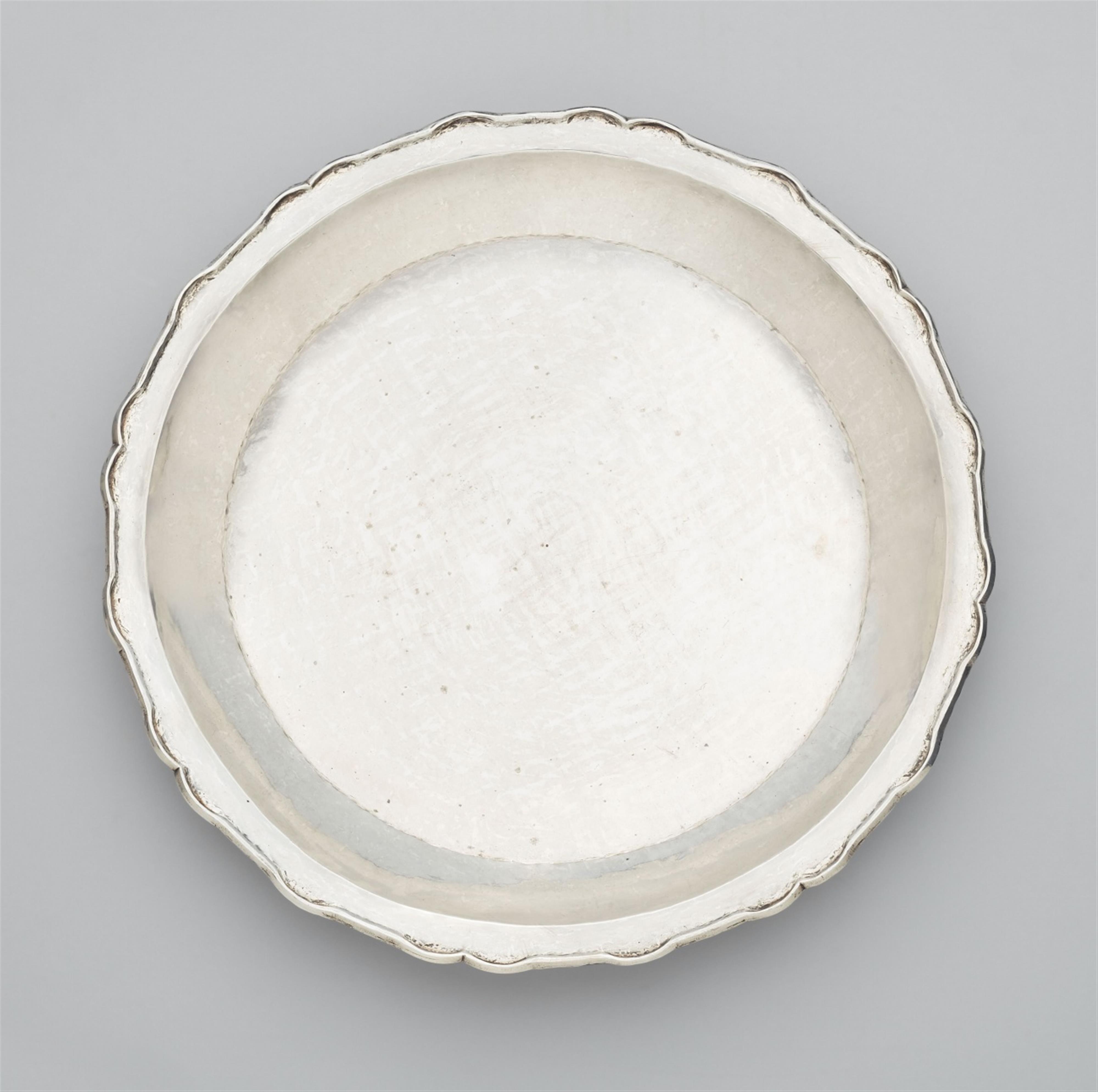 A large South American silver dish. Unmarked, Bolivia, 19th C. - image-1