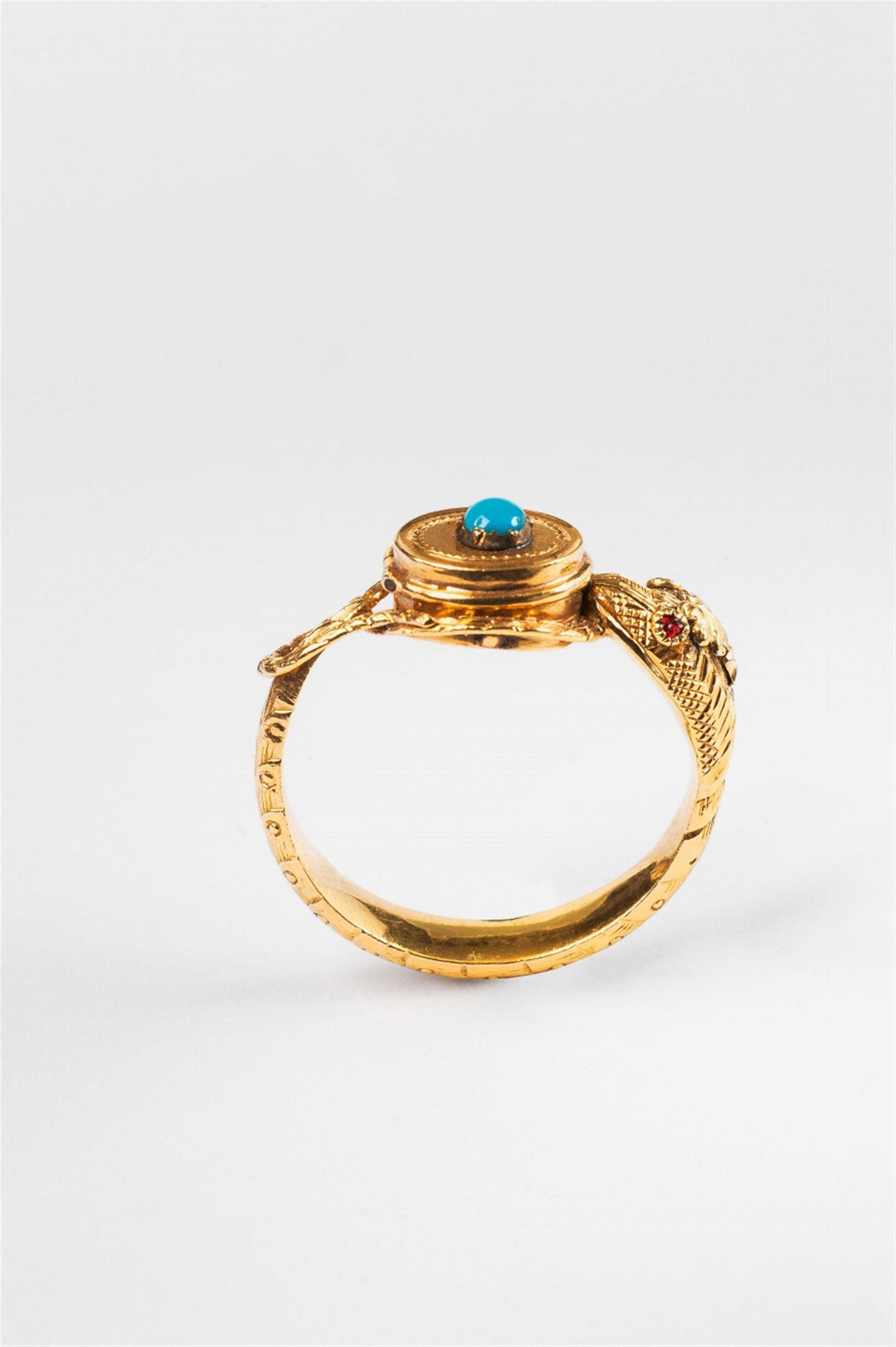 A Georgian 18k gold and enamel medallion ring - image-1