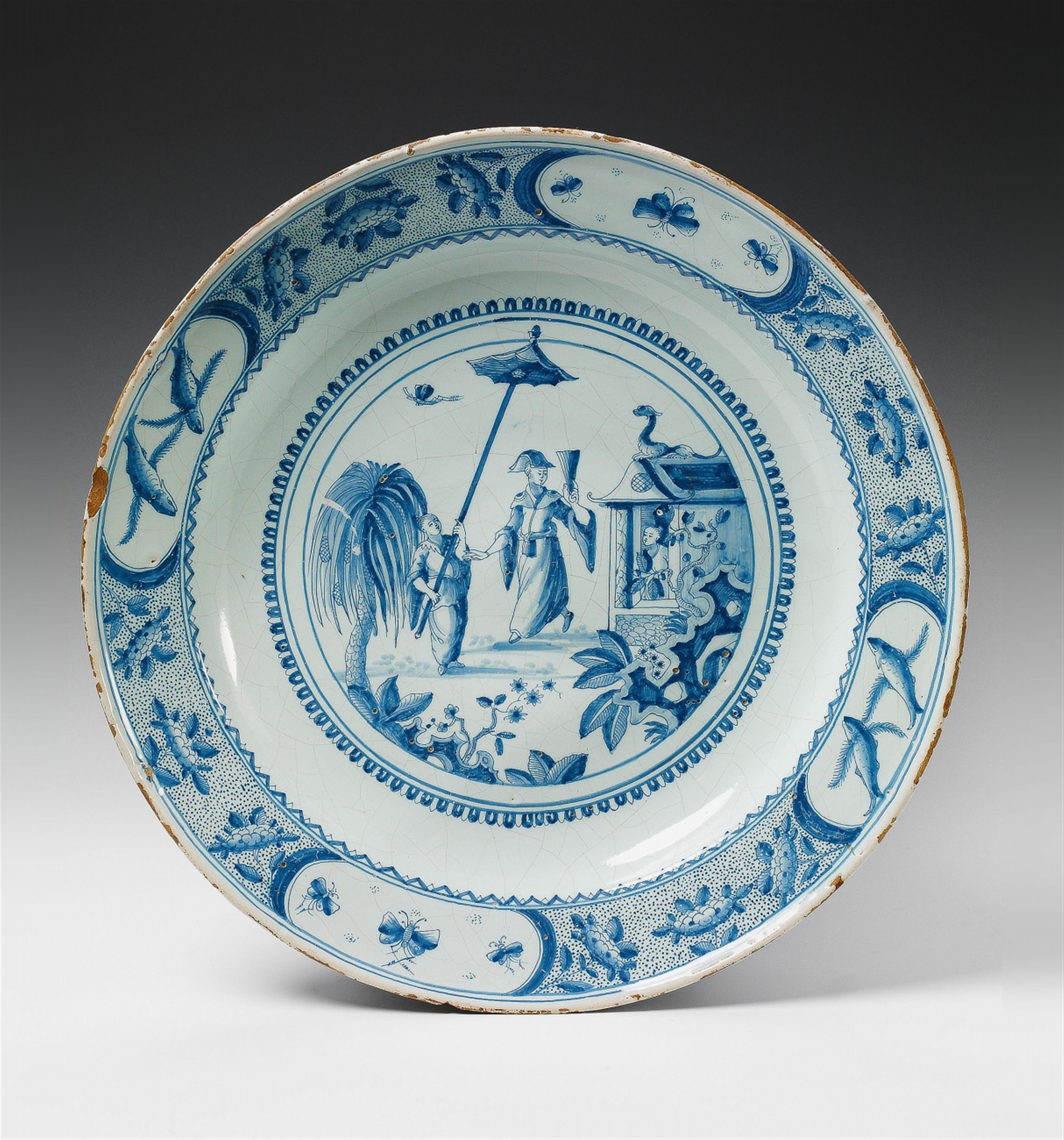 A presumably French or North Italian faience platter with chinoiserie decor - image-2