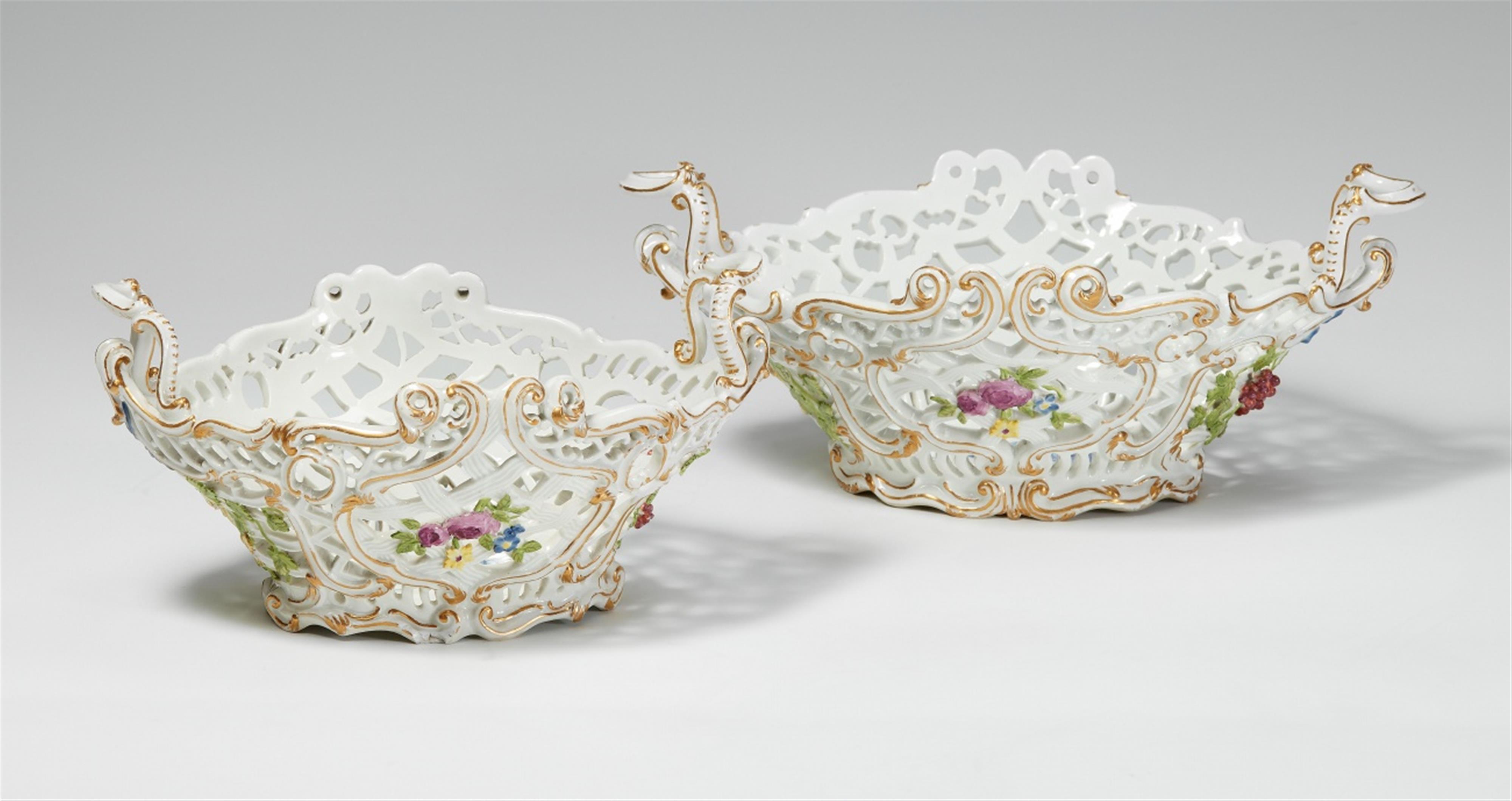 Two Meissen porcelain baskets with blue camaieu decor - image-1