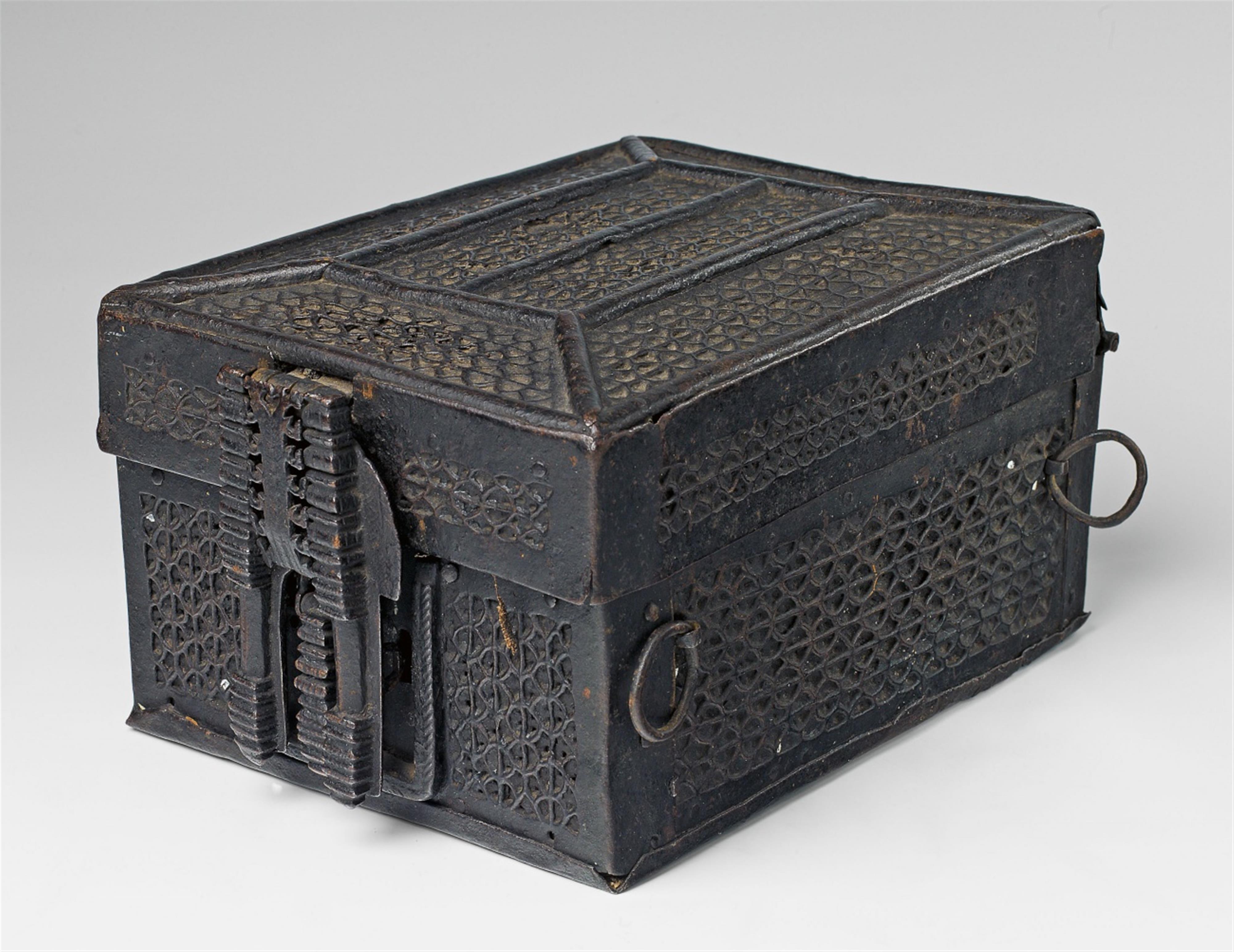 A 15th century French missal chest - image-1