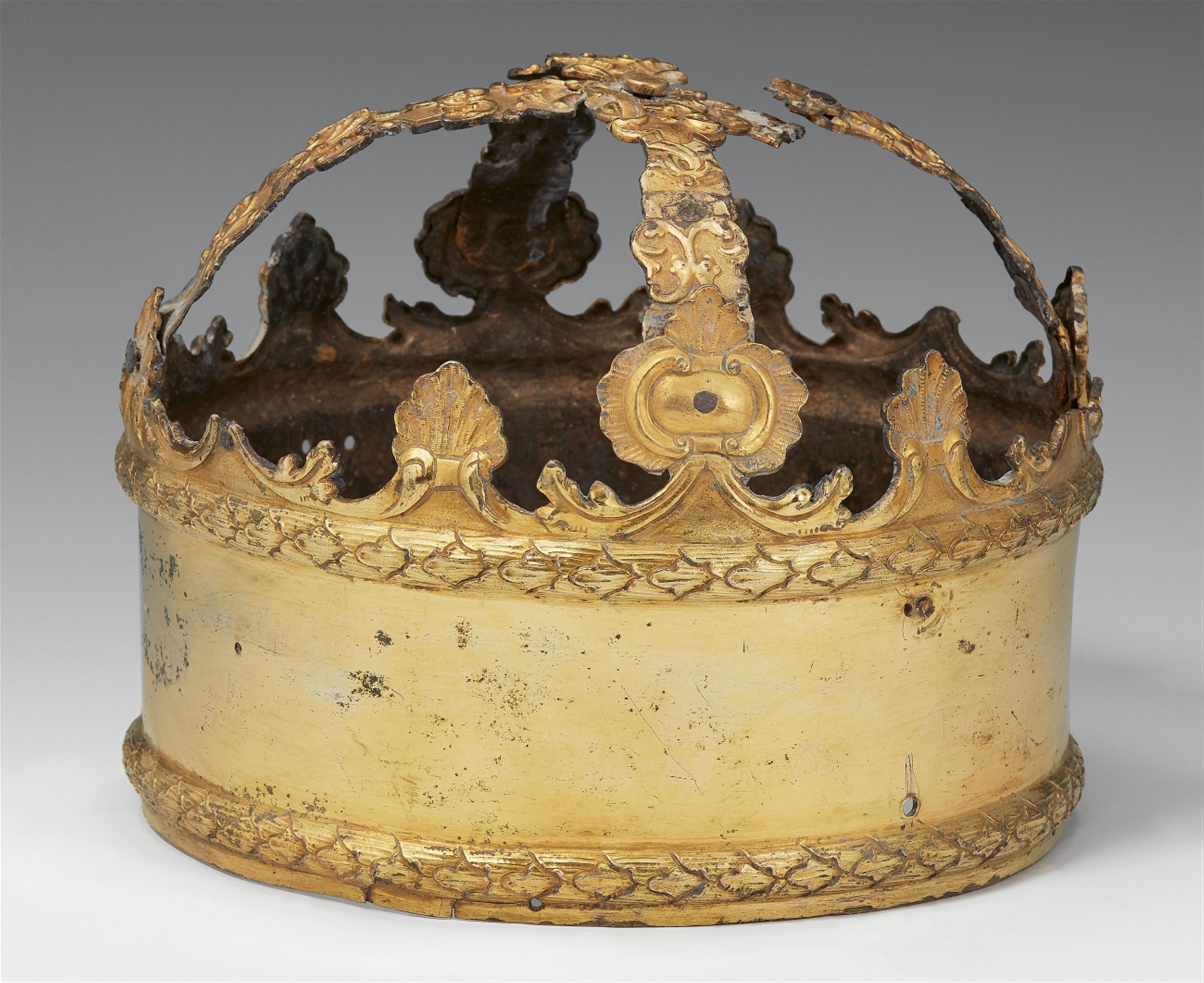 A gilt metal Torah crown. Presumably Austria-Hungary, unmarked, 19th C. - image-1